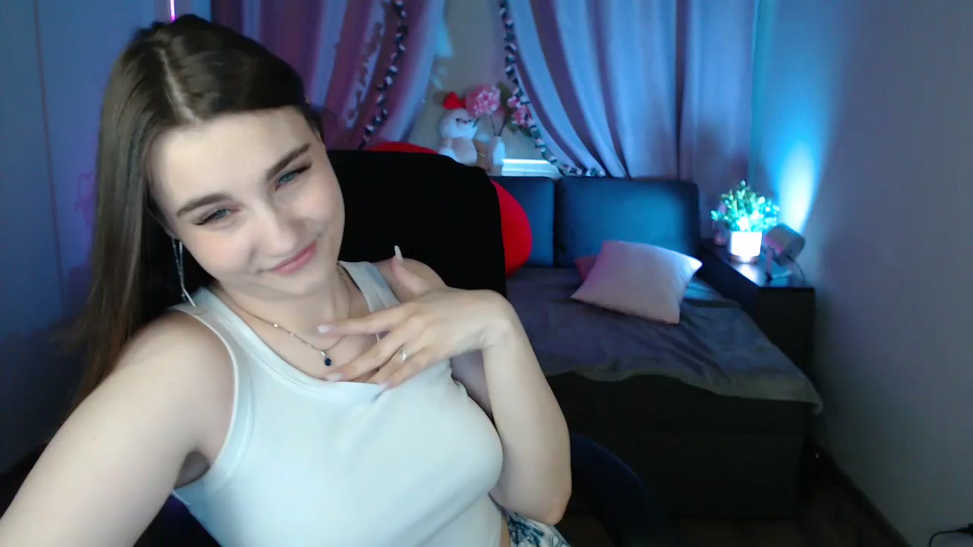 Gallery image thumbnail from LaneyGrey's myfreecams stream on, 06/23/2025, 08:17 image 12 of 20