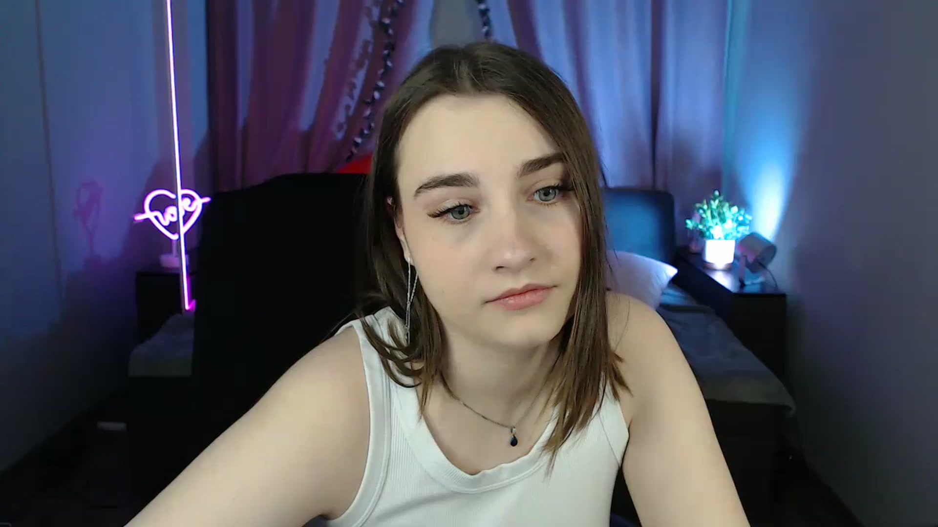 Gallery image thumbnail from LaneyGrey's myfreecams stream on, 06/23/2025, 08:17 image 1 of 20
