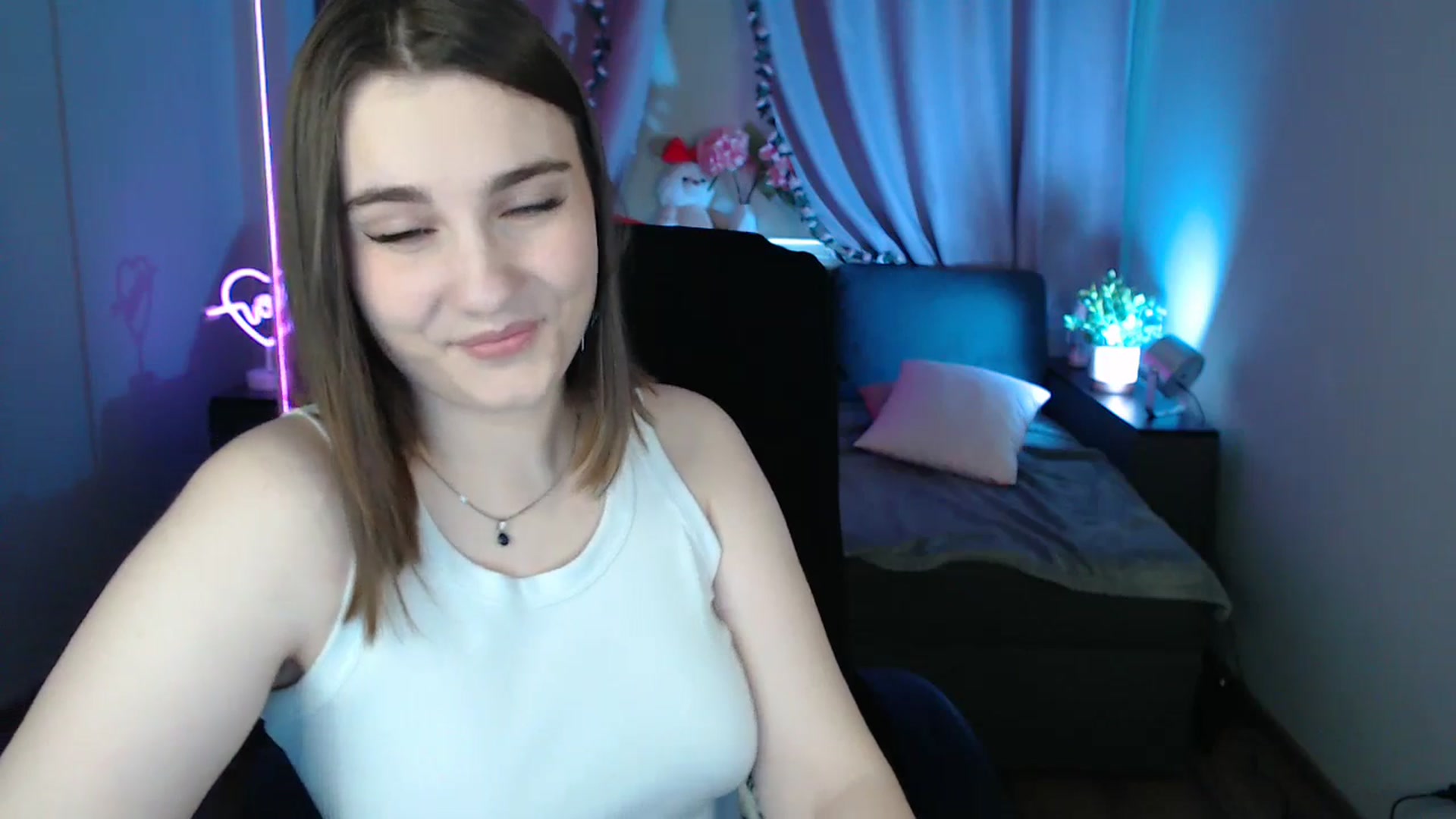 Gallery image thumbnail from LaneyGrey's myfreecams stream on, 06/23/2025, 08:17 image 13 of 20