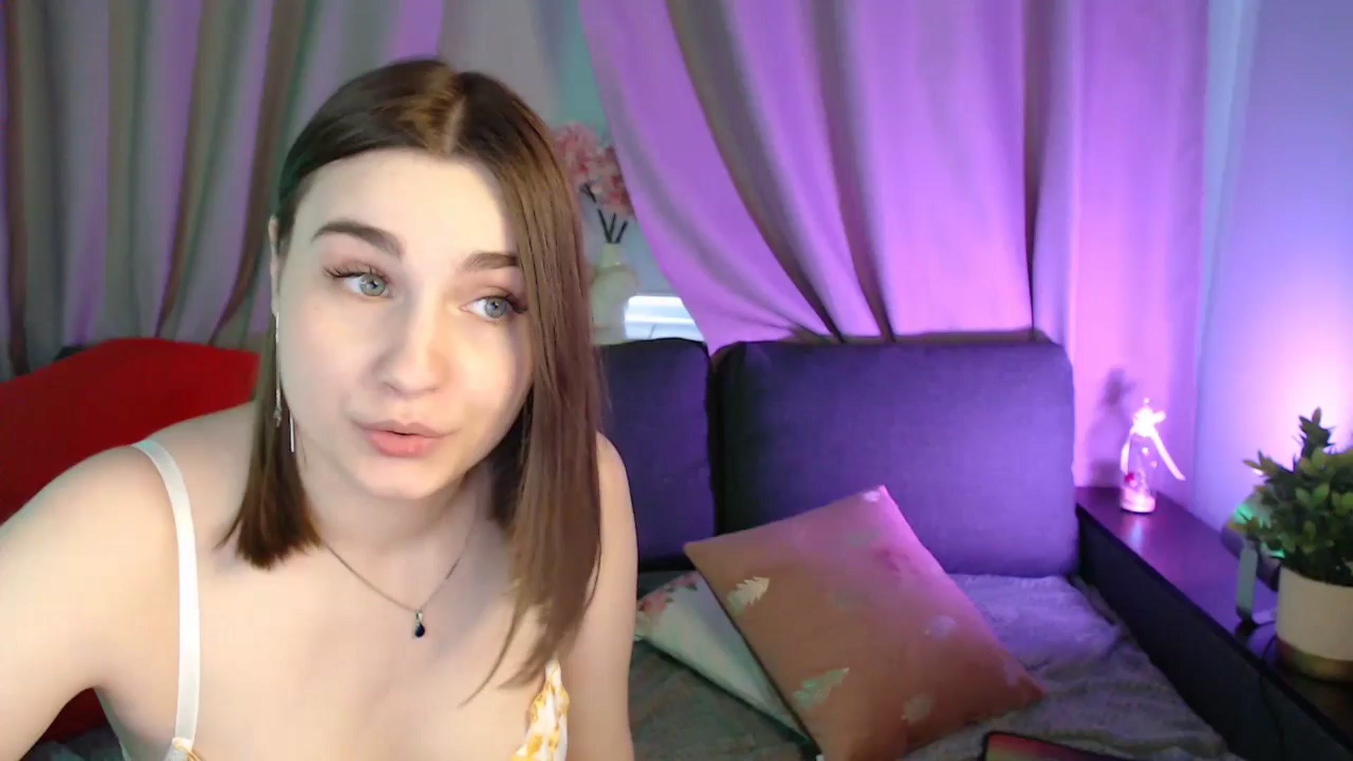 Gallery image thumbnail from LaneyGrey's myfreecams stream on, 06/27/2025, 09:09 image 18 of 20
