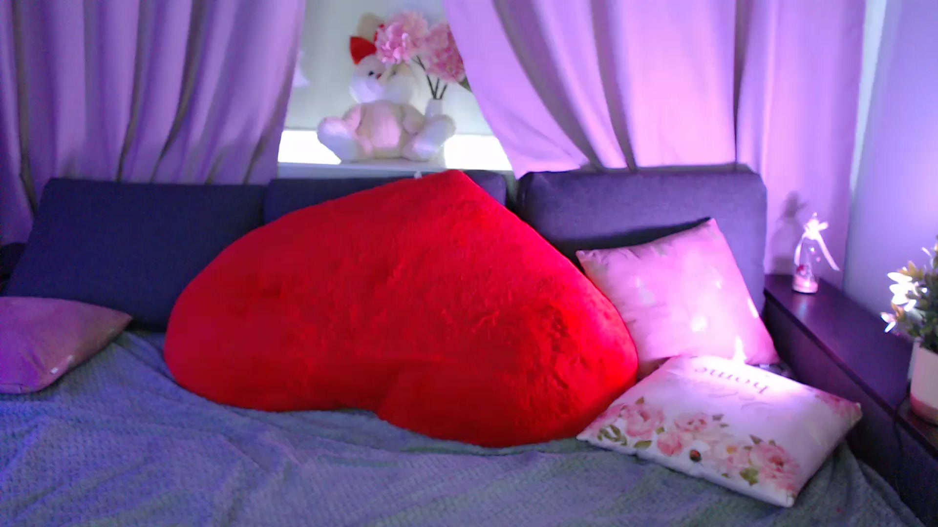 Gallery image thumbnail from LaneyGrey's myfreecams stream on, 06/28/2025, 09:17 image 20 of 20