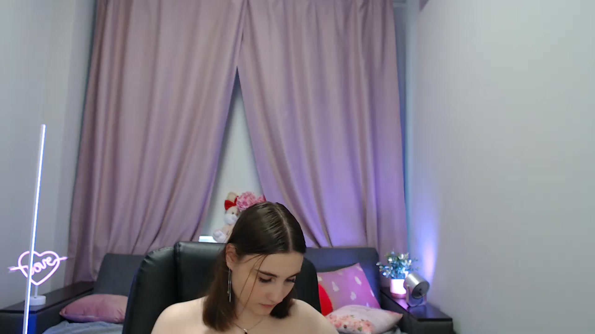 Gallery image thumbnail from LaneyGrey's myfreecams stream on, 06/28/2025, 09:17 image 16 of 20
