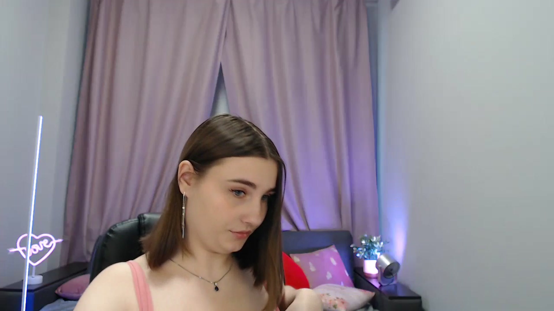 Gallery image thumbnail from LaneyGrey's myfreecams stream on, 06/28/2025, 09:17 image 17 of 20