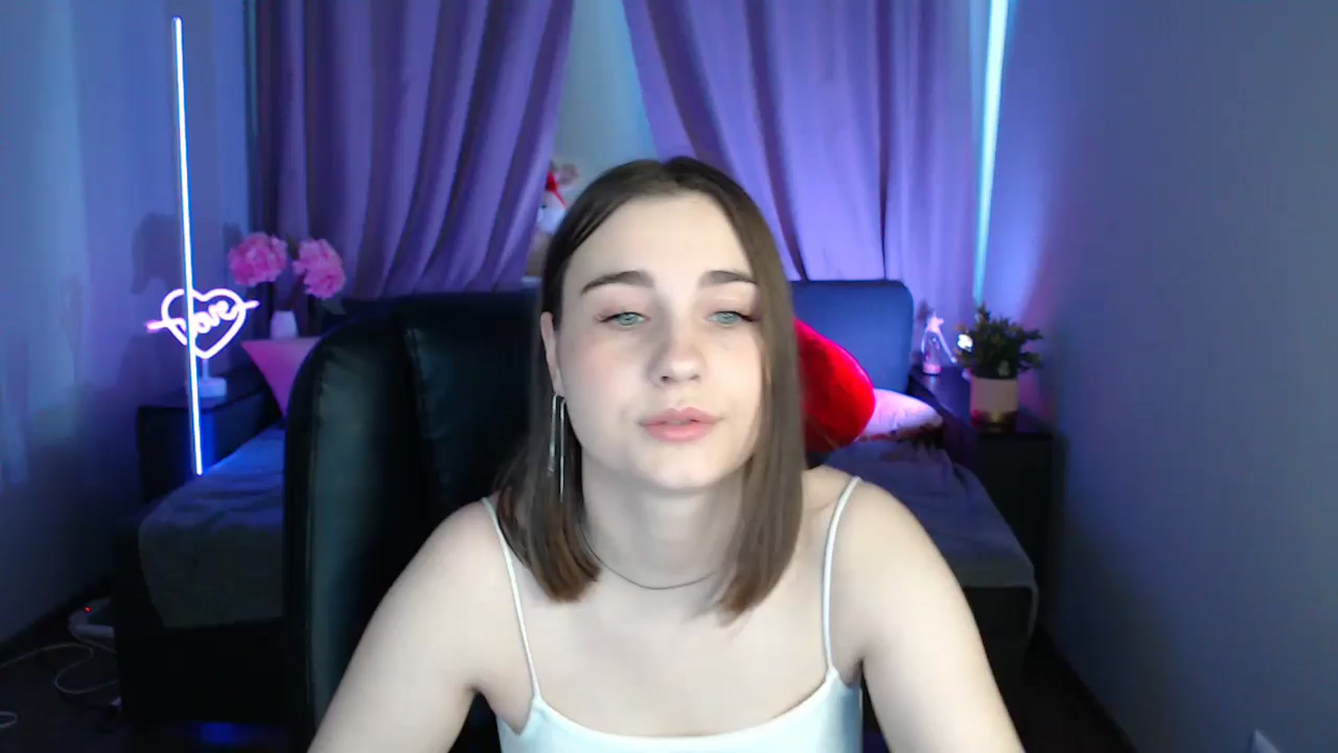 Gallery image thumbnail from LaneyGrey's myfreecams stream on, 06/30/2025, 08:21 image 1 of 20