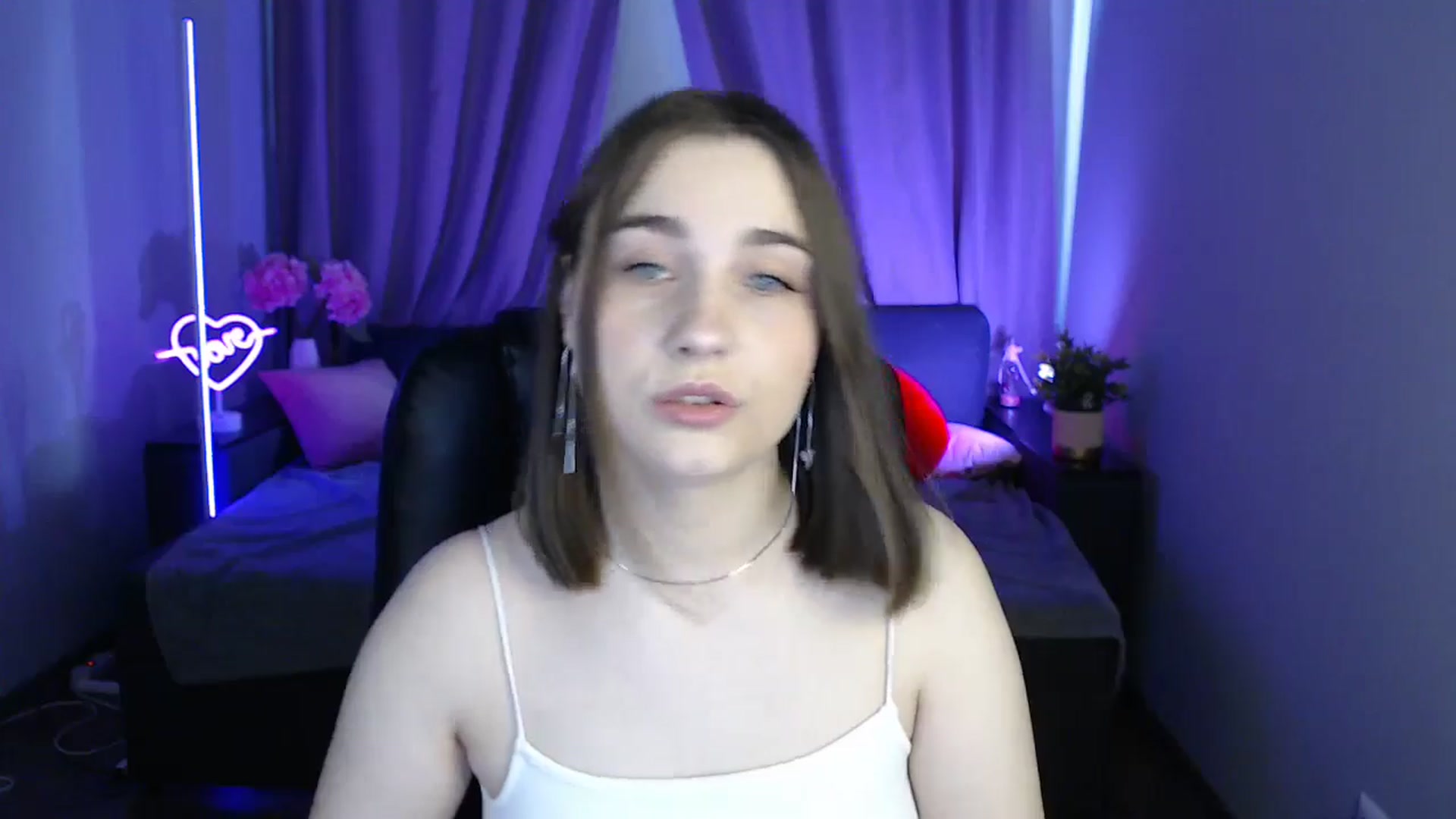 Gallery image thumbnail from LaneyGrey's myfreecams stream on, 06/30/2025, 08:21 image 6 of 20