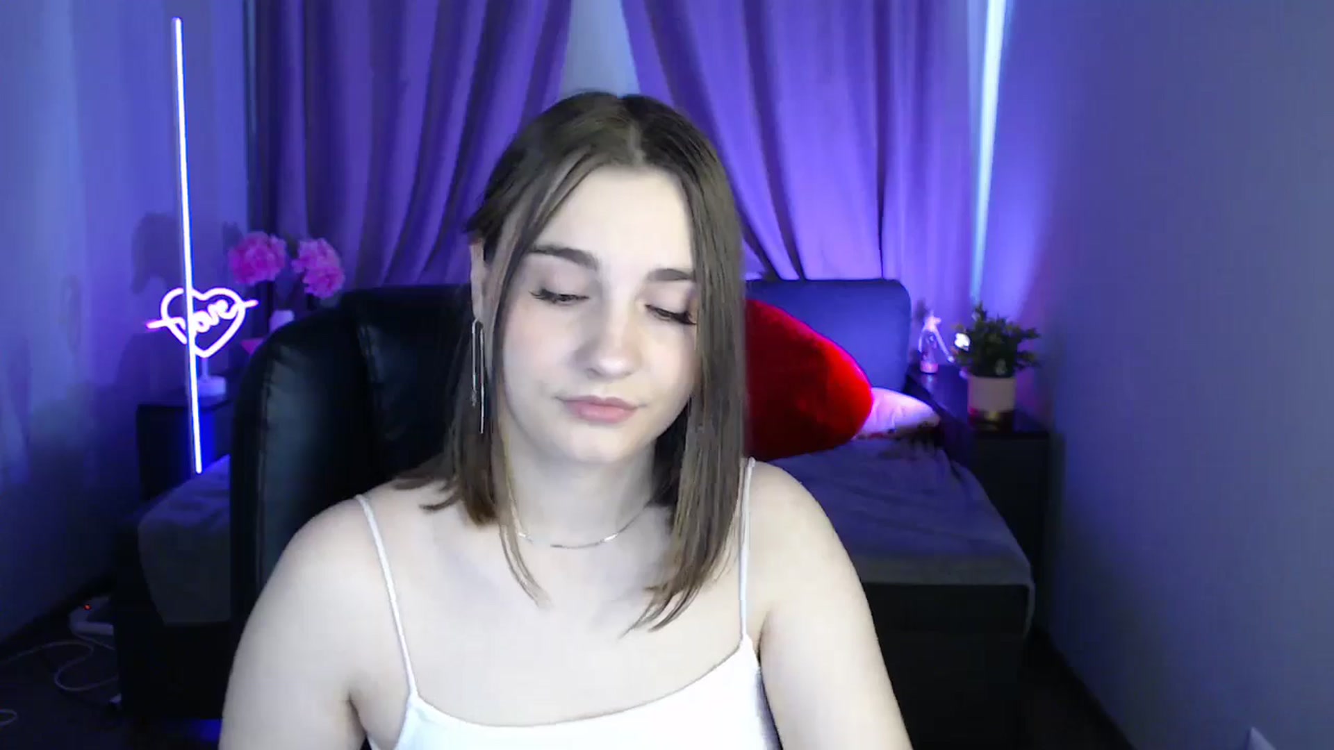 Gallery image thumbnail from LaneyGrey's myfreecams stream on, 06/30/2025, 08:21 image 3 of 20