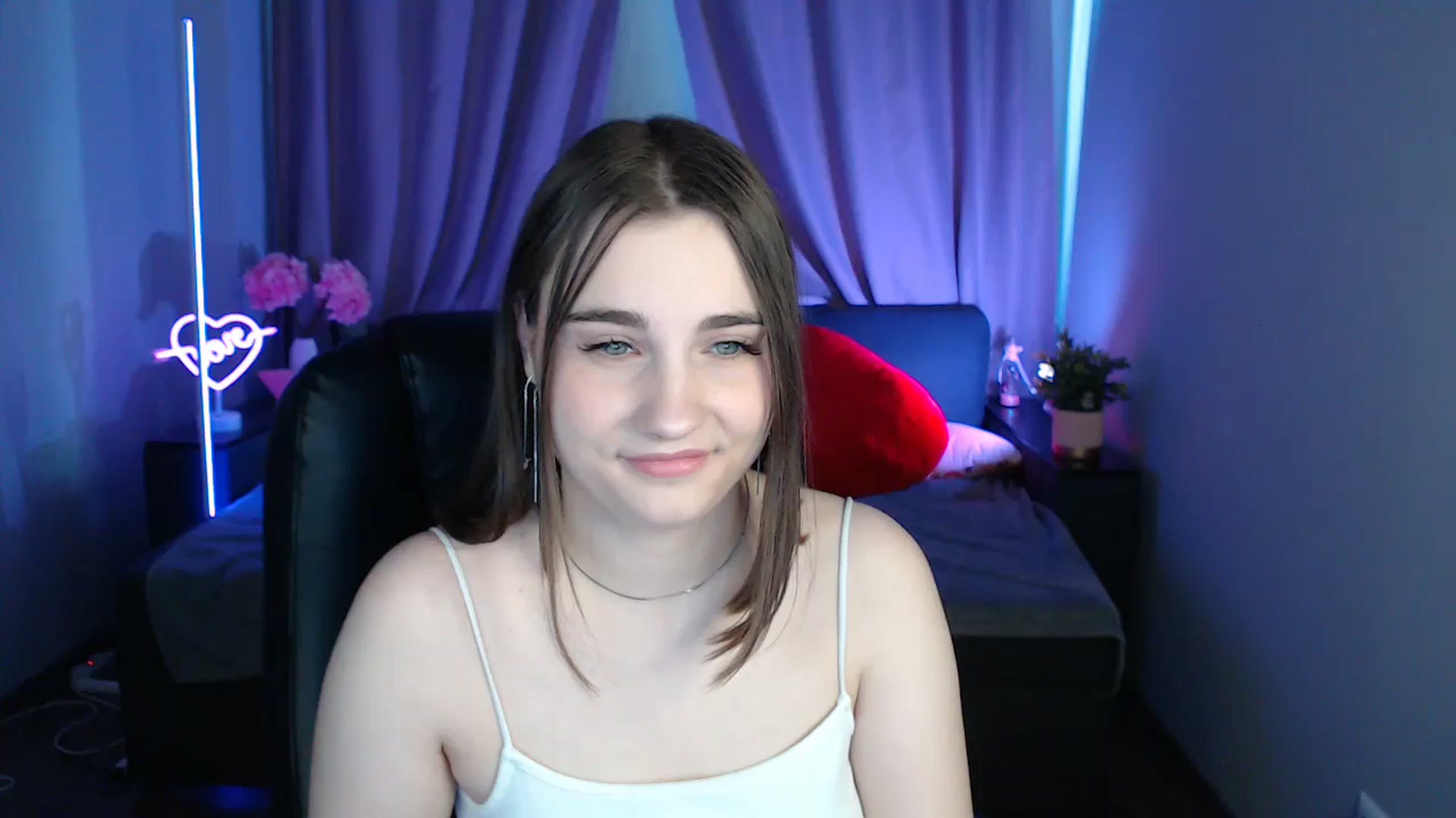Gallery image thumbnail from LaneyGrey's myfreecams stream on, 06/30/2025, 08:21 image 8 of 20