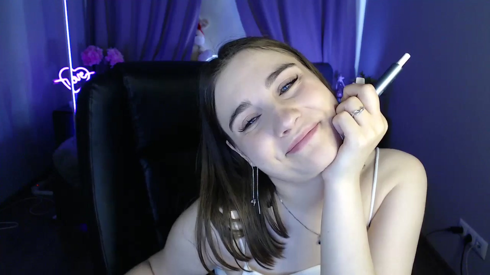 Gallery image thumbnail from LaneyGrey's myfreecams stream on, 06/30/2025, 09:08 image 16 of 20