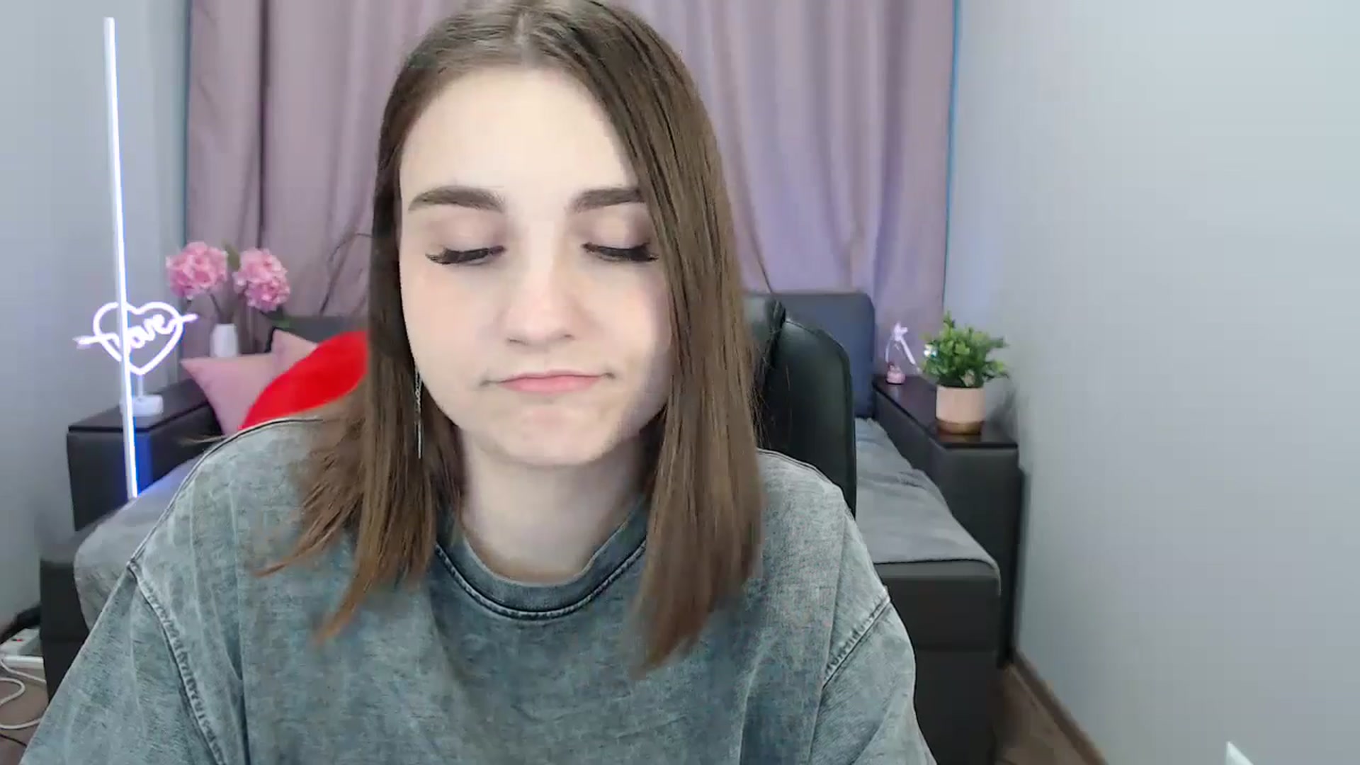Gallery image thumbnail from LaneyGrey's myfreecams stream on, 07/01/2025, 08:23 image 12 of 20