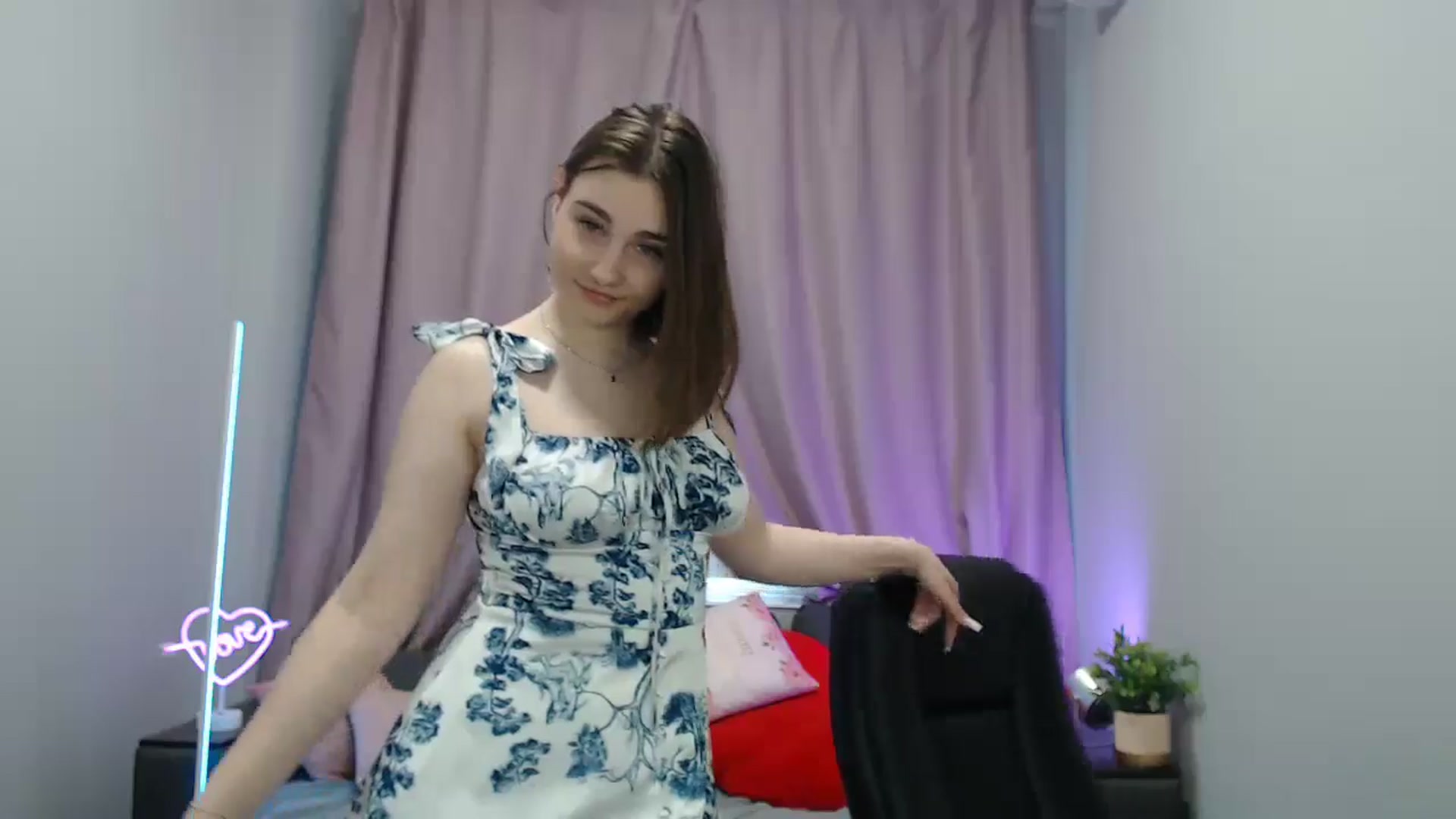 Gallery image thumbnail from LaneyGrey's myfreecams stream on, 07/02/2025, 09:16 image 8 of 20