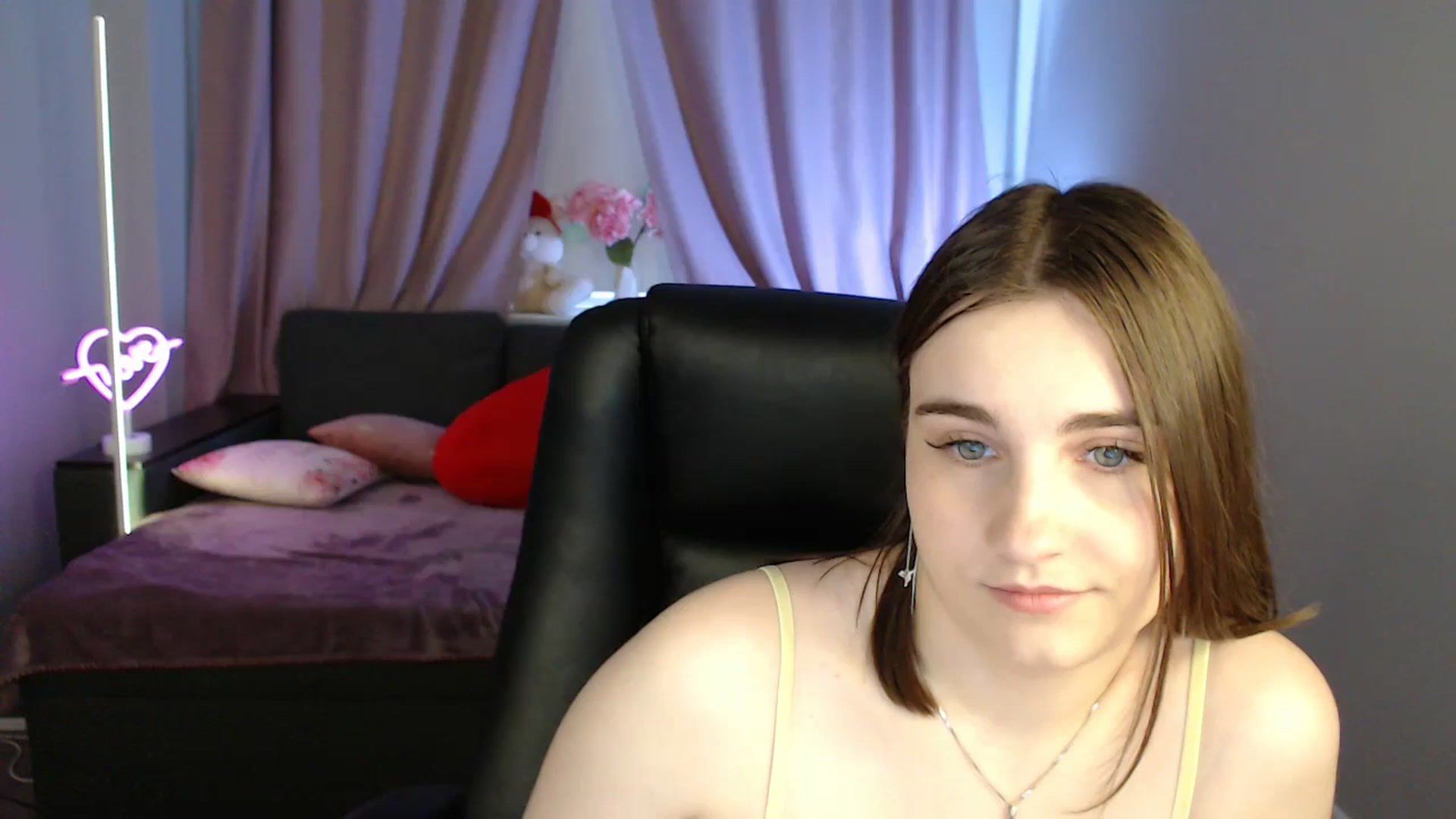 Gallery image thumbnail from LaneyGrey's myfreecams stream on, 07/04/2025, 09:21 image 1 of 20