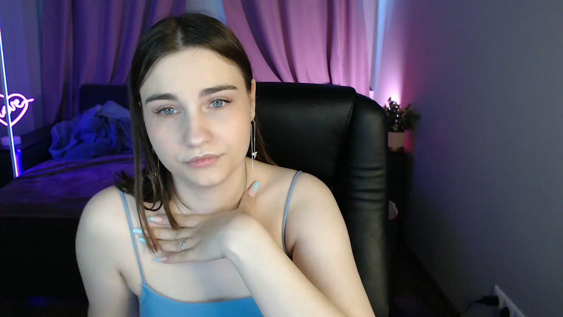 Gallery image thumbnail from LaneyGrey's myfreecams stream on, 07/12/2025, 09:38 image 4 of 20