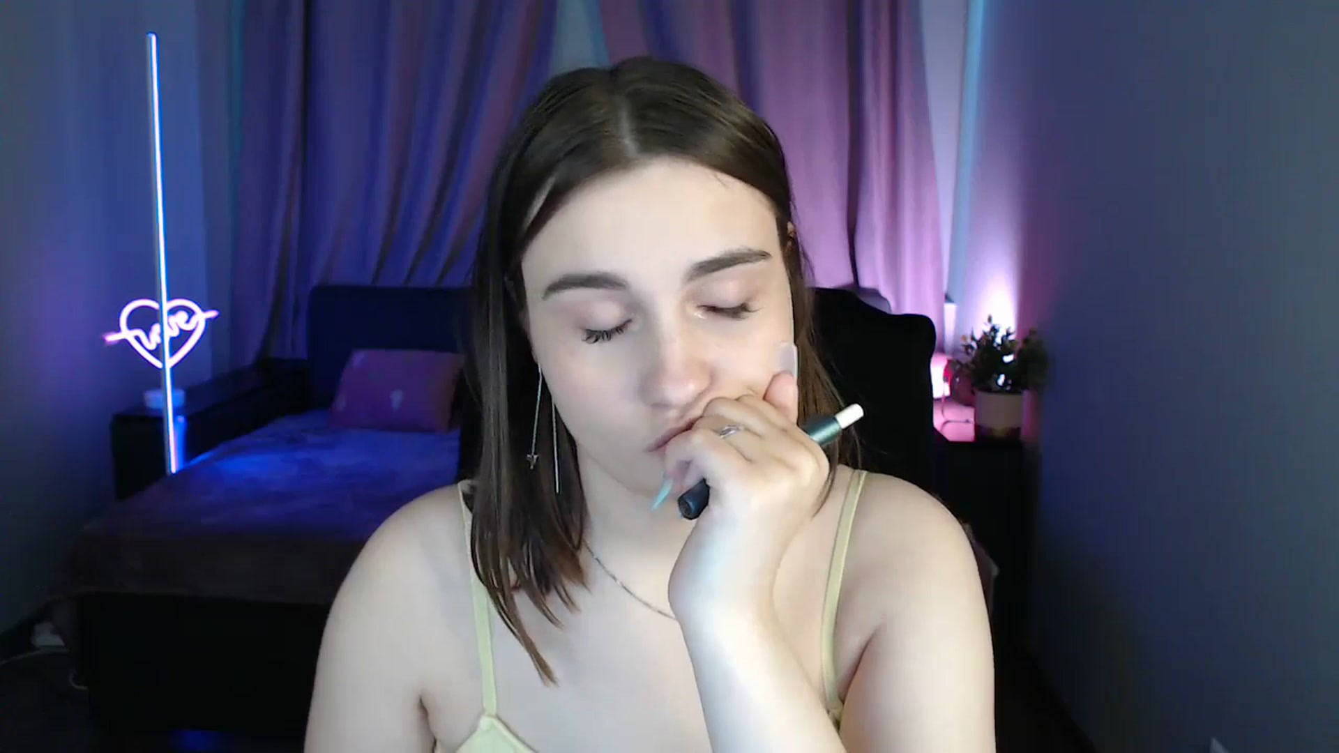 Gallery image thumbnail from LaneyGrey's myfreecams stream on, 07/13/2025, 11:54 image 10 of 20
