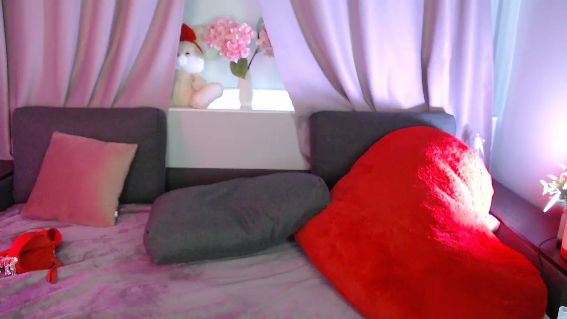 Gallery image thumbnail from LaneyGrey's myfreecams stream on, 07/15/2025, 10:36 image 15 of 20