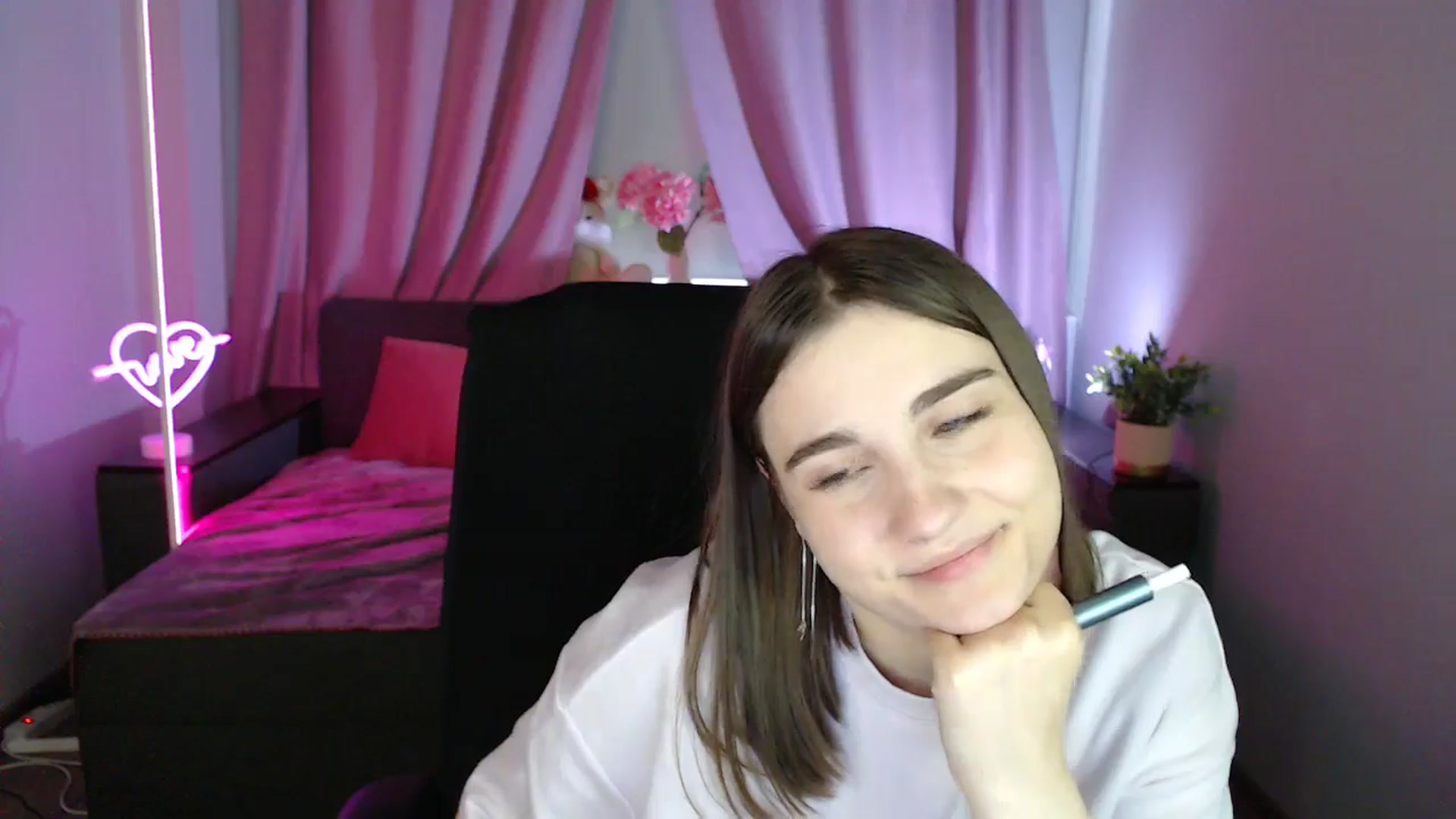 Gallery image thumbnail from LaneyGrey's myfreecams stream on, 07/15/2025, 13:06 image 7 of 20