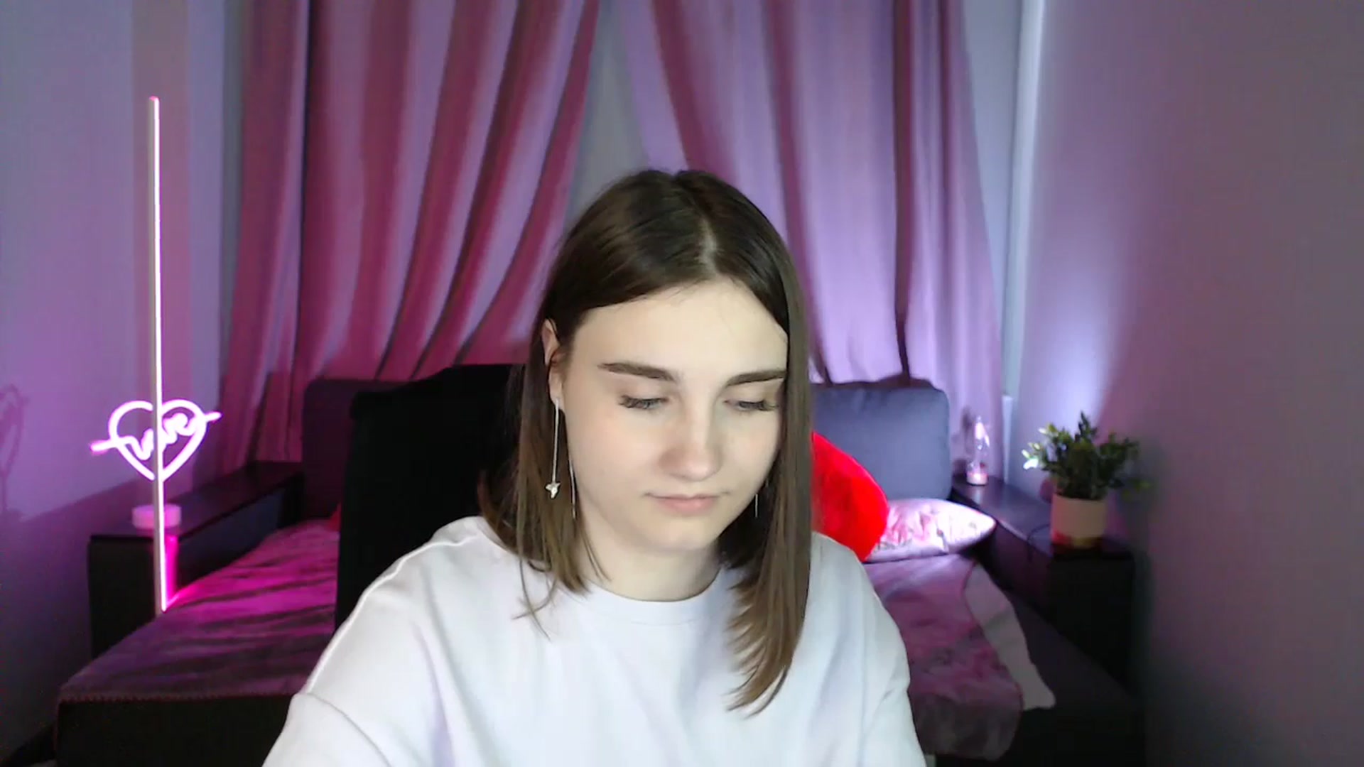 Gallery image thumbnail from LaneyGrey's myfreecams stream on, 07/15/2025, 13:06 image 6 of 20
