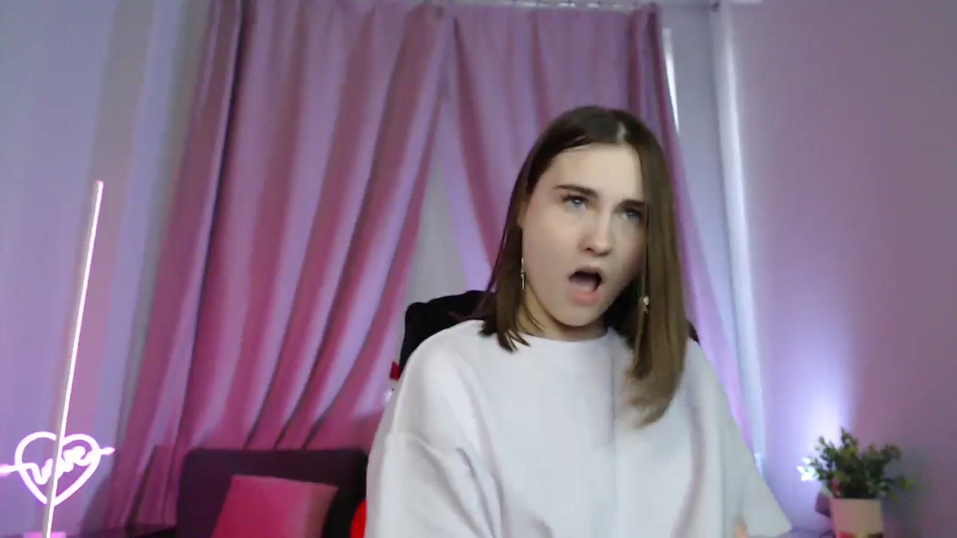 Gallery image thumbnail from LaneyGrey's myfreecams stream on, 07/15/2025, 13:57 image 8 of 20
