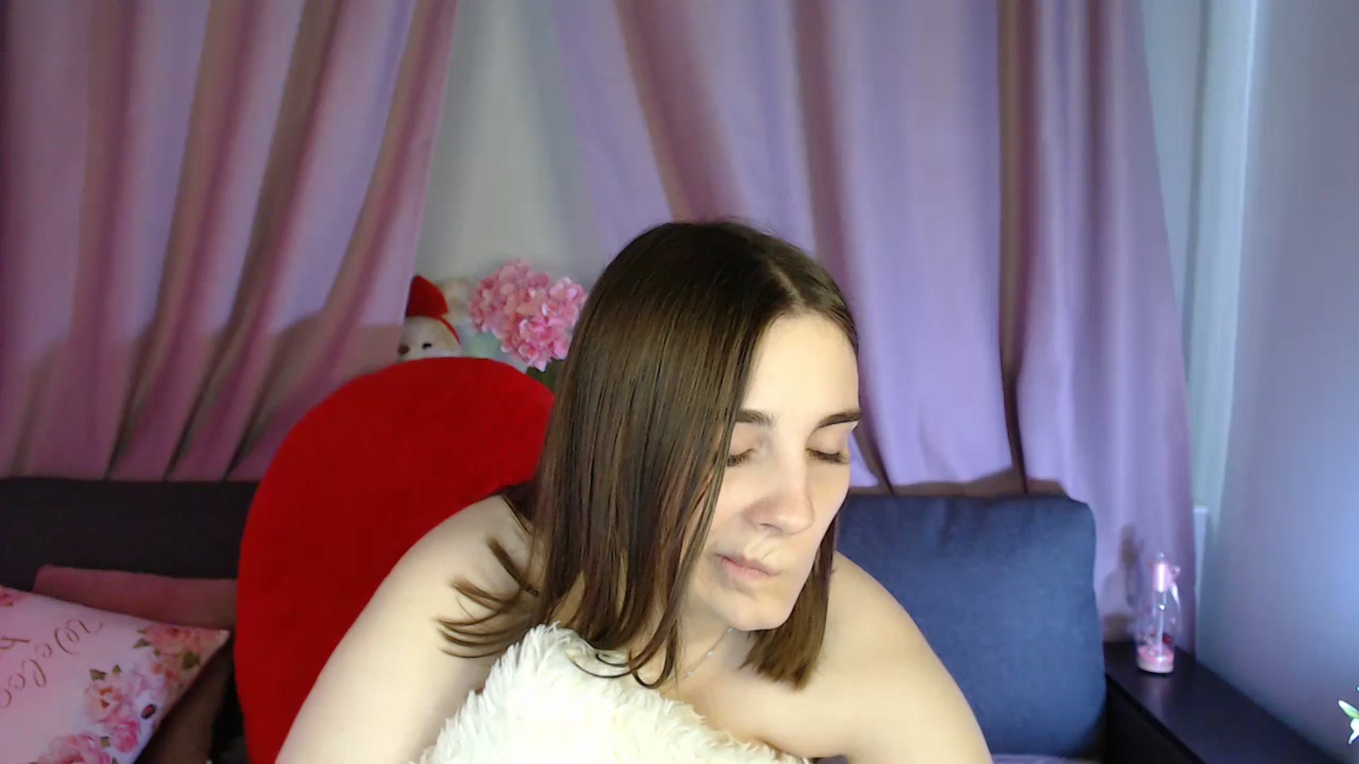 Gallery image thumbnail from LaneyGrey's myfreecams stream on, 07/16/2025, 12:15 image 19 of 20