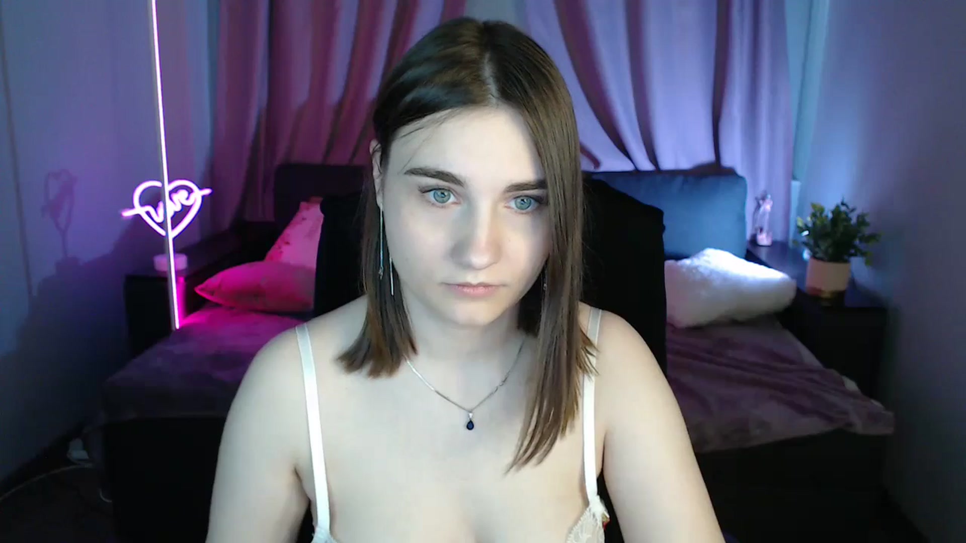 Gallery image thumbnail from LaneyGrey's myfreecams stream on, 07/18/2025, 09:38 image 4 of 20
