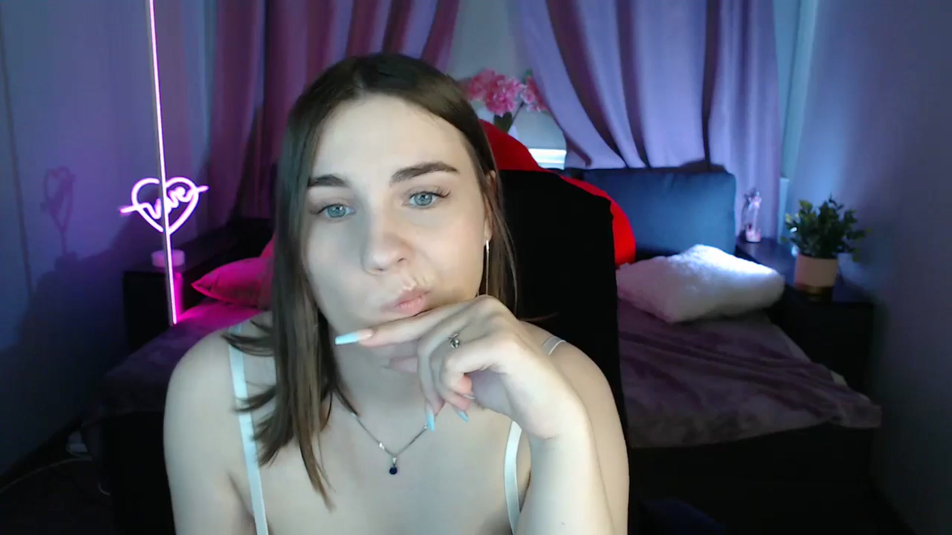 Gallery image thumbnail from LaneyGrey's myfreecams stream on, 07/18/2025, 09:38 image 2 of 20