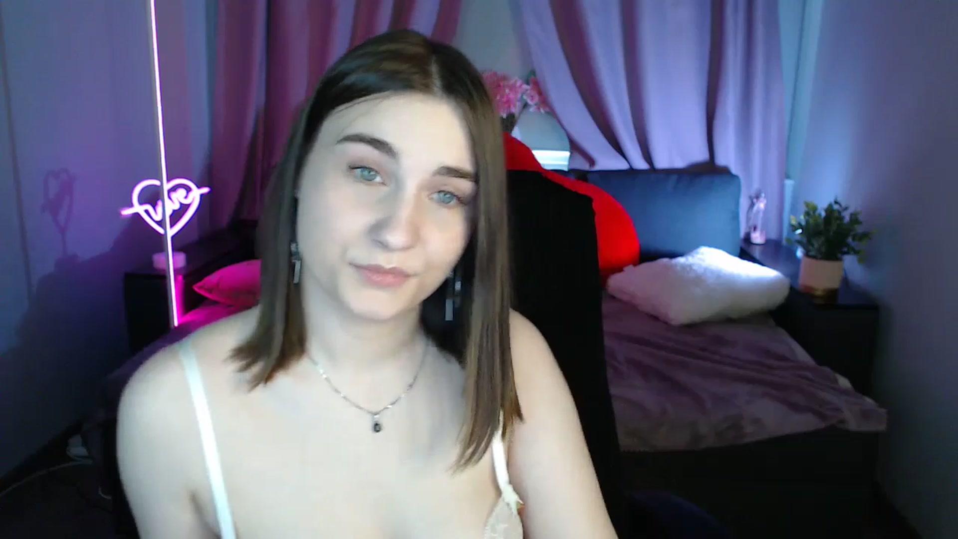 Gallery image thumbnail from LaneyGrey's myfreecams stream on, 07/18/2025, 09:38 image 5 of 20