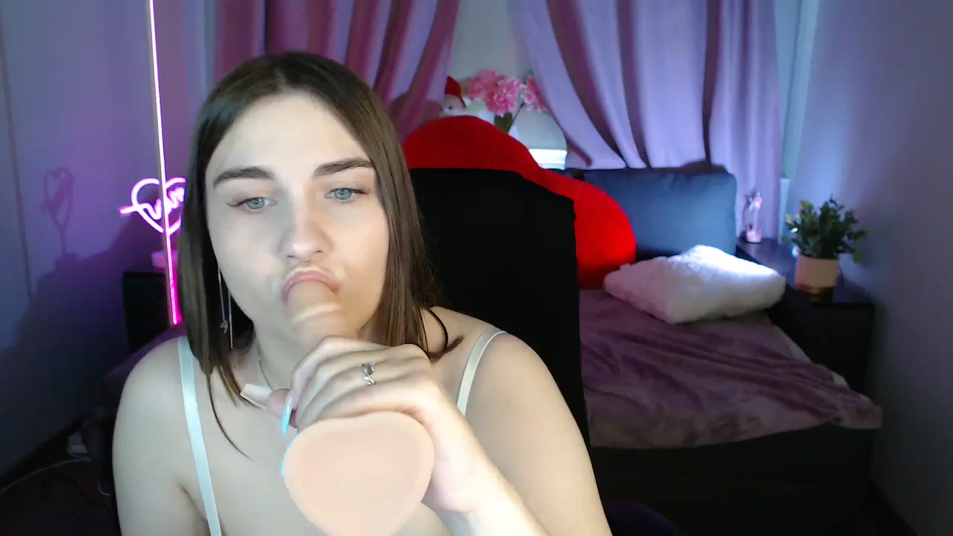 Gallery image thumbnail from LaneyGrey's myfreecams stream on, 07/18/2025, 09:38 image 11 of 20