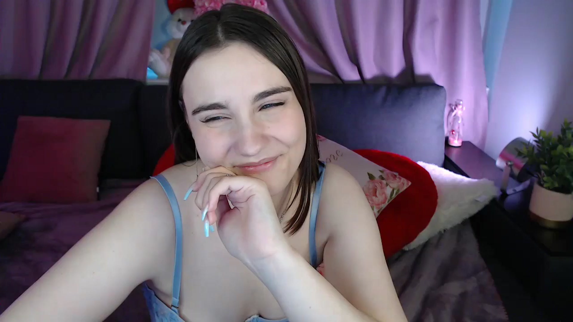 Gallery image thumbnail from LaneyGrey's myfreecams stream on, 07/19/2025, 12:07 image 9 of 20