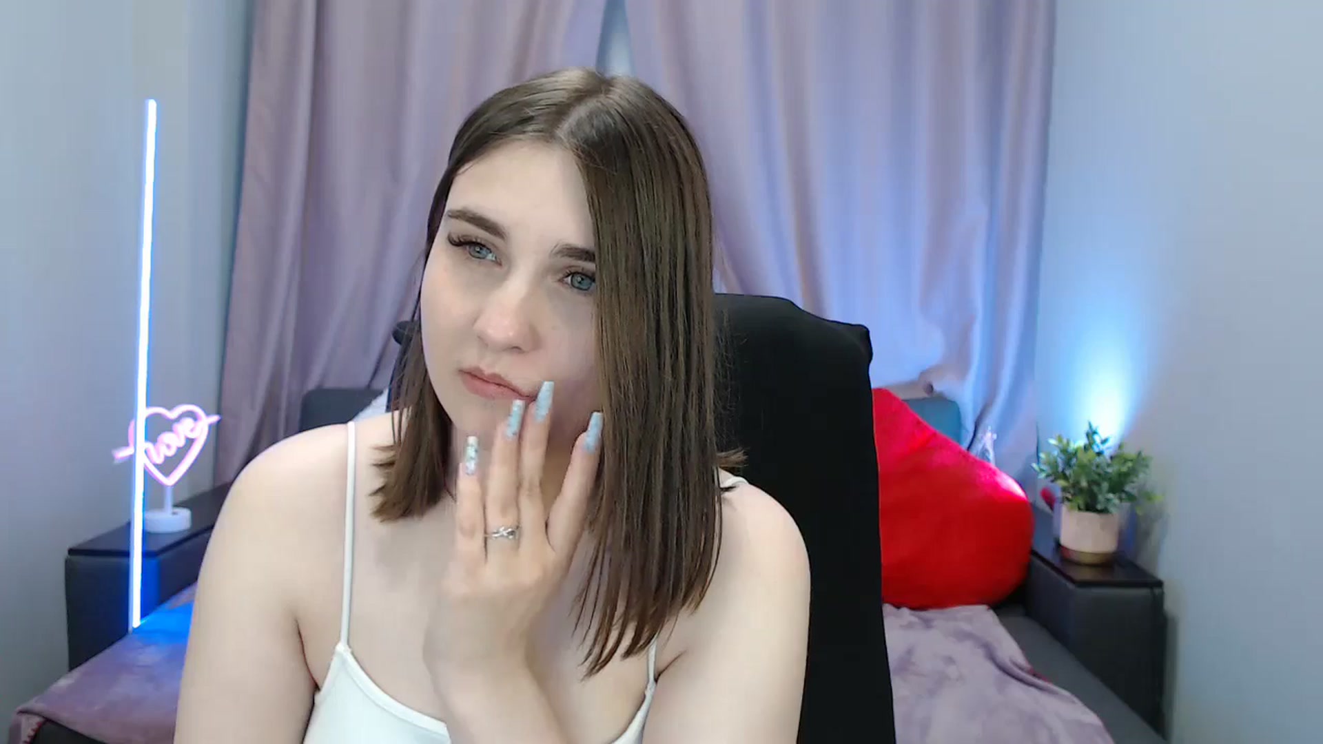 Gallery image thumbnail from LaneyGrey's myfreecams stream on, 07/27/2025, 11:16 image 3 of 20