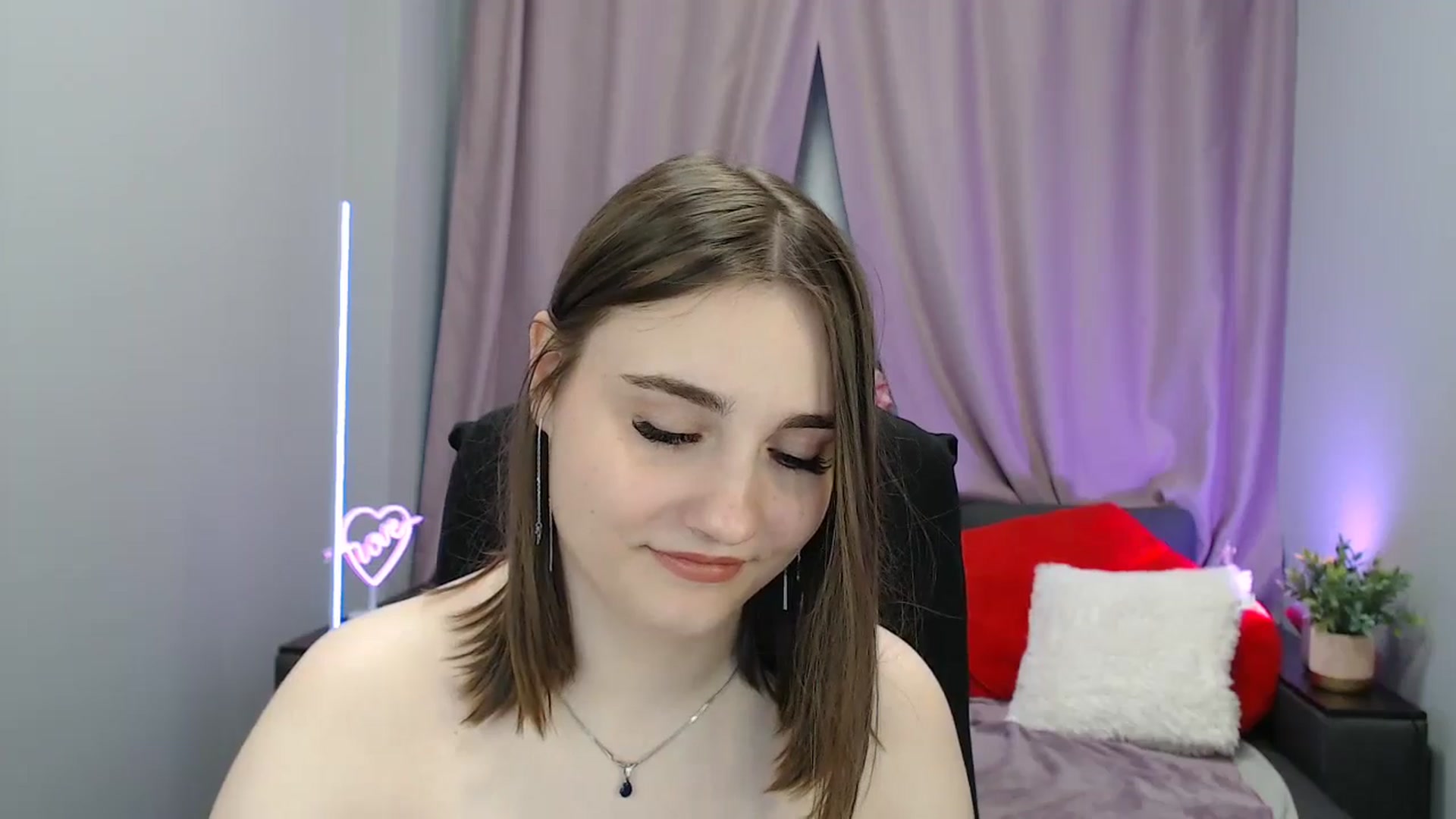 Gallery image thumbnail from LaneyGrey's myfreecams stream on, 07/27/2025, 13:29 image 9 of 20