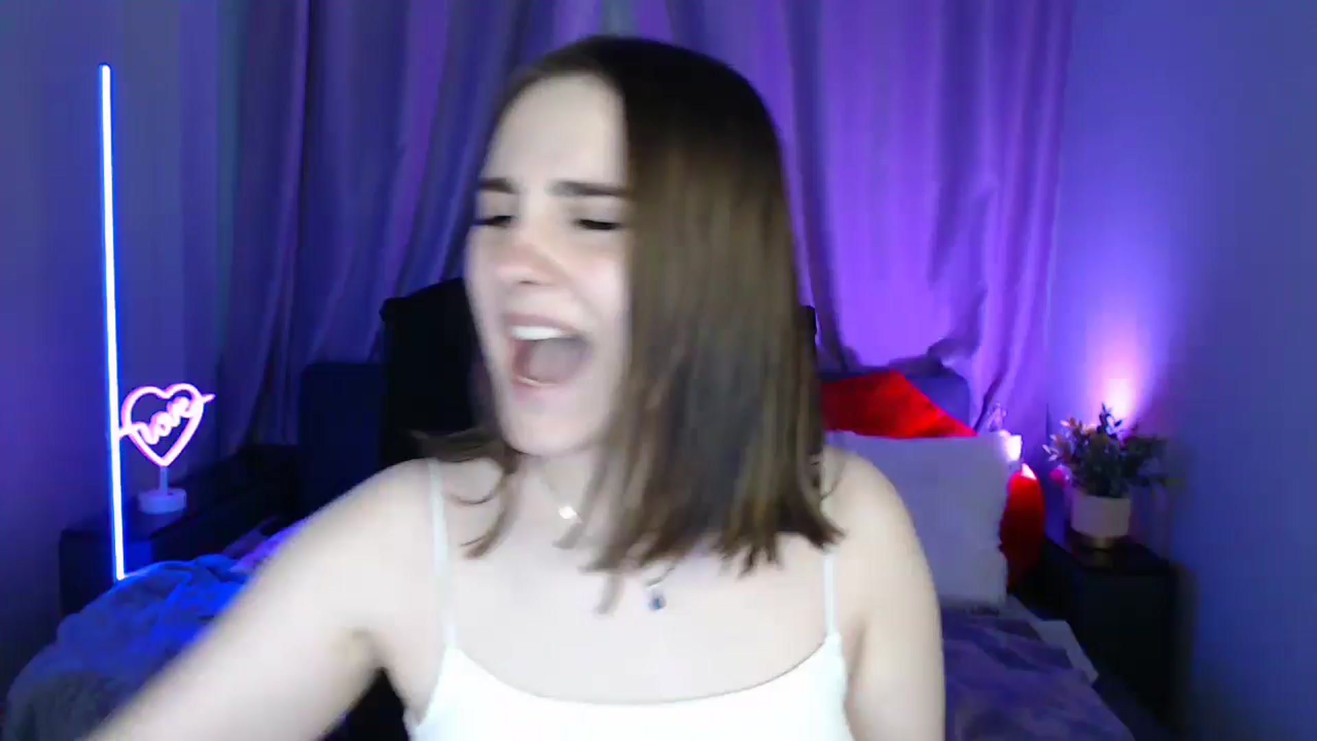 Gallery image thumbnail from LaneyGrey's myfreecams stream on, 07/27/2025, 13:29 image 1 of 20