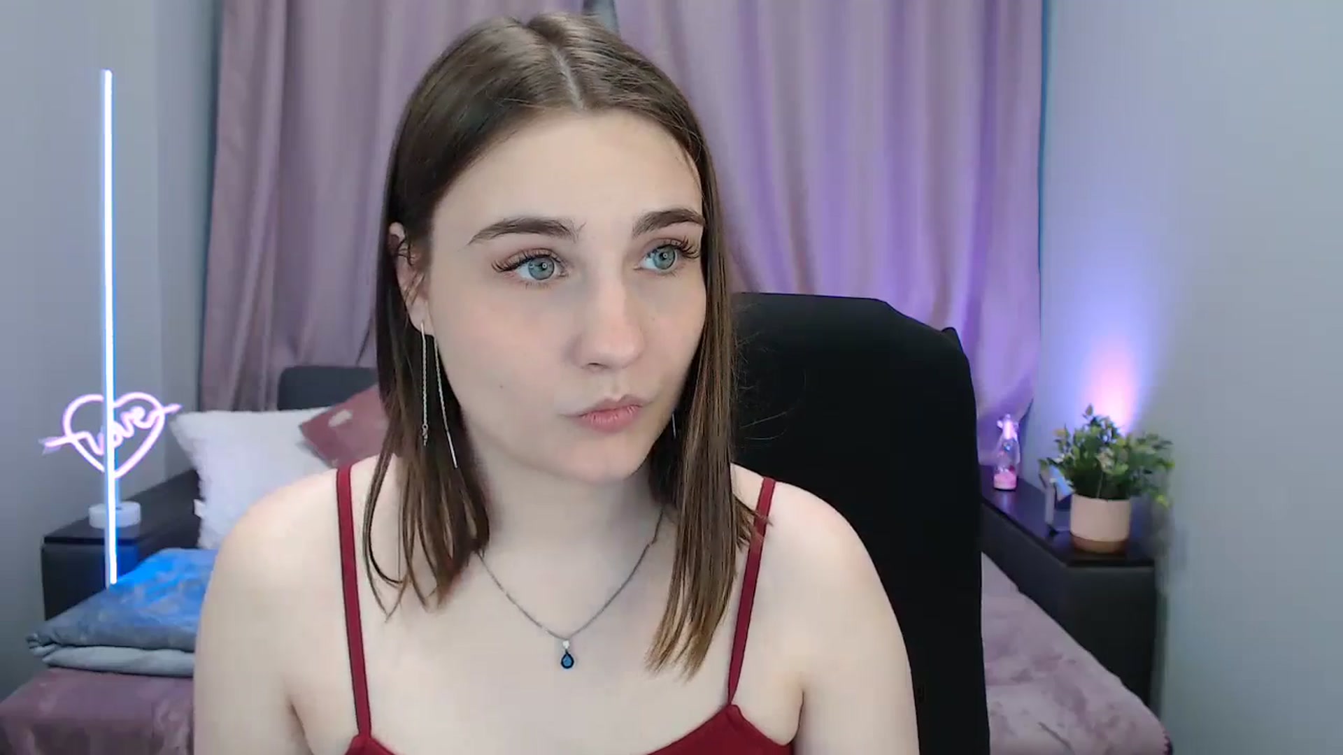 Gallery image thumbnail from LaneyGrey's myfreecams stream on, 08/08/2025, 12:27 image 2 of 20
