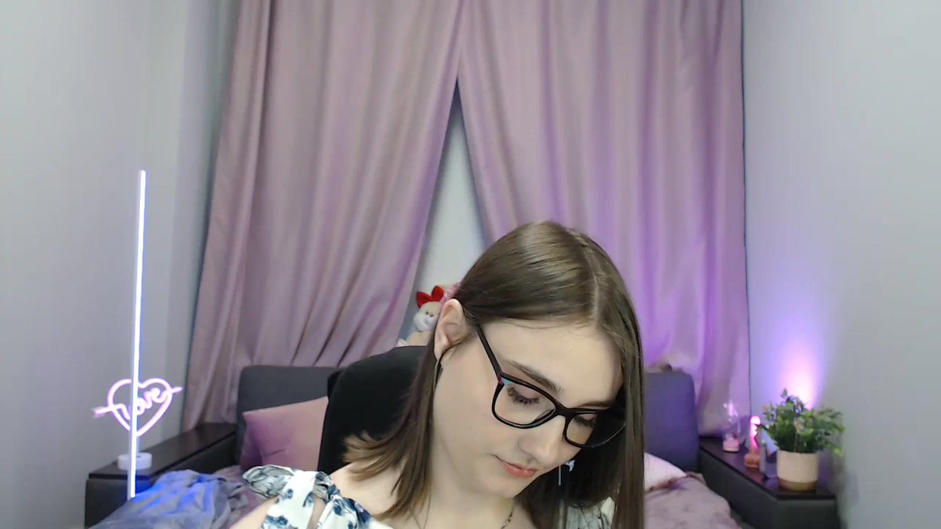 Gallery image thumbnail from LaneyGrey's myfreecams stream on, 08/10/2025, 09:31 image 7 of 20