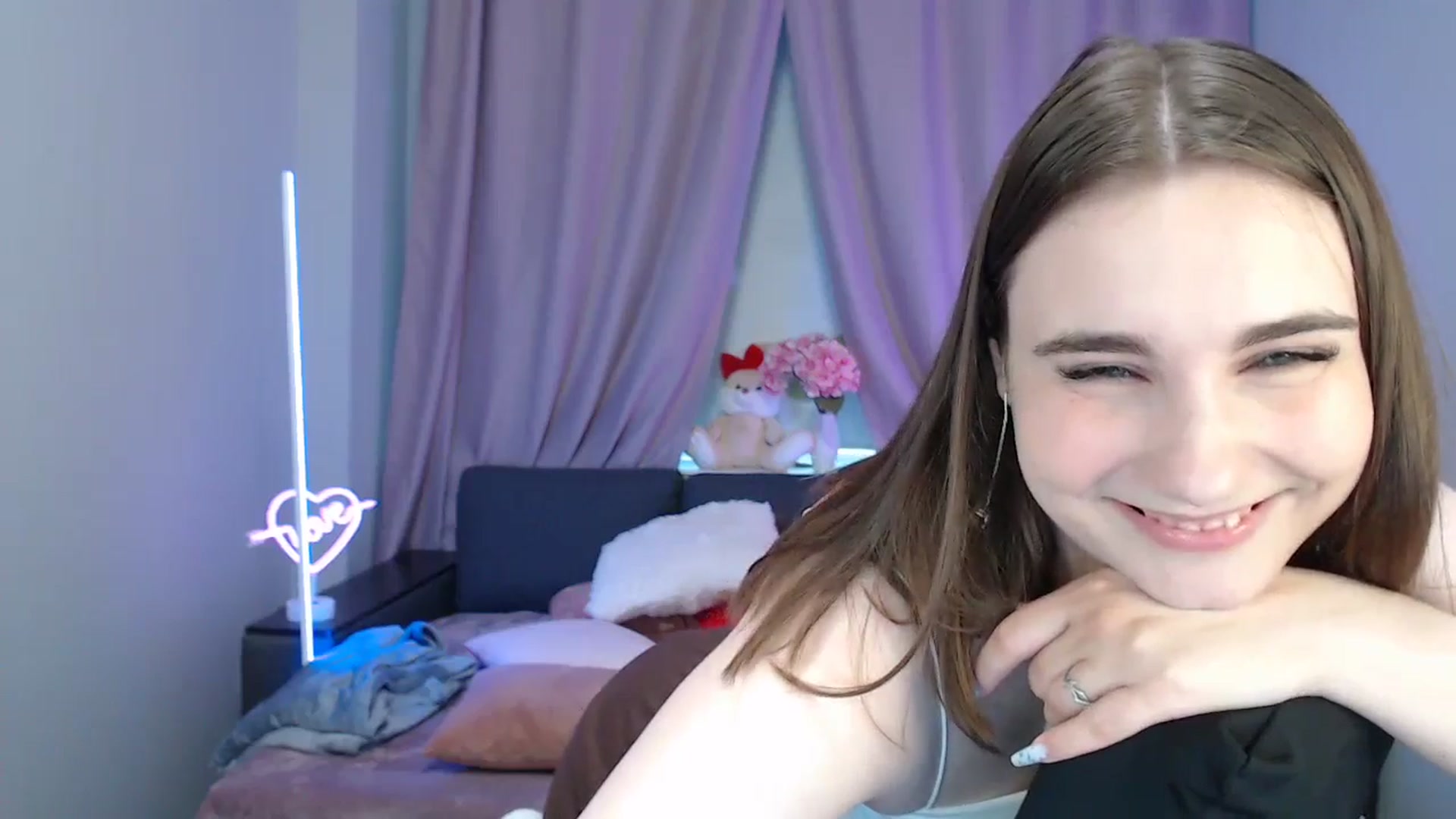Gallery image thumbnail from LaneyGrey's myfreecams stream on, 08/11/2025, 09:20 image 13 of 20