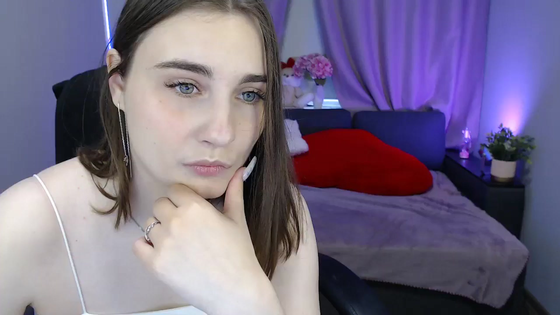 Gallery image thumbnail from LaneyGrey's myfreecams stream on, 08/11/2025, 09:20 image 14 of 20