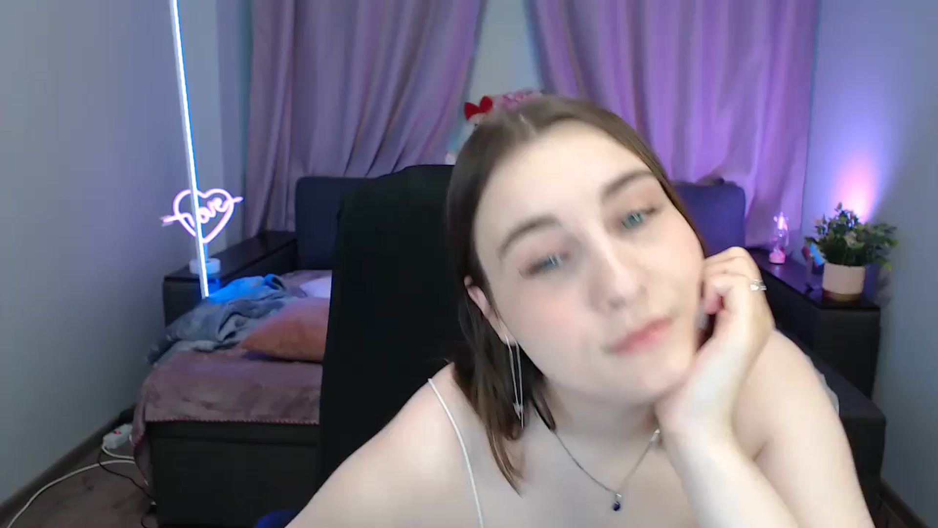 Gallery image thumbnail from LaneyGrey's myfreecams stream on, 08/11/2025, 09:20 image 1 of 20