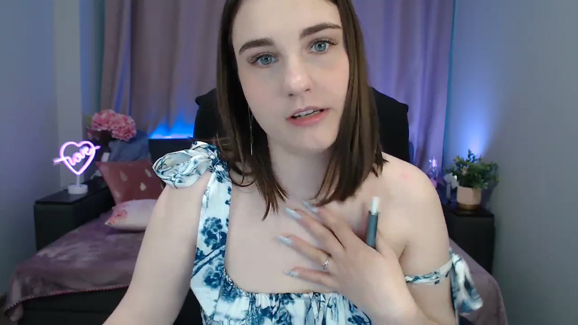 Gallery image thumbnail from LaneyGrey's myfreecams stream on, 08/17/2025, 09:13 image 3 of 20