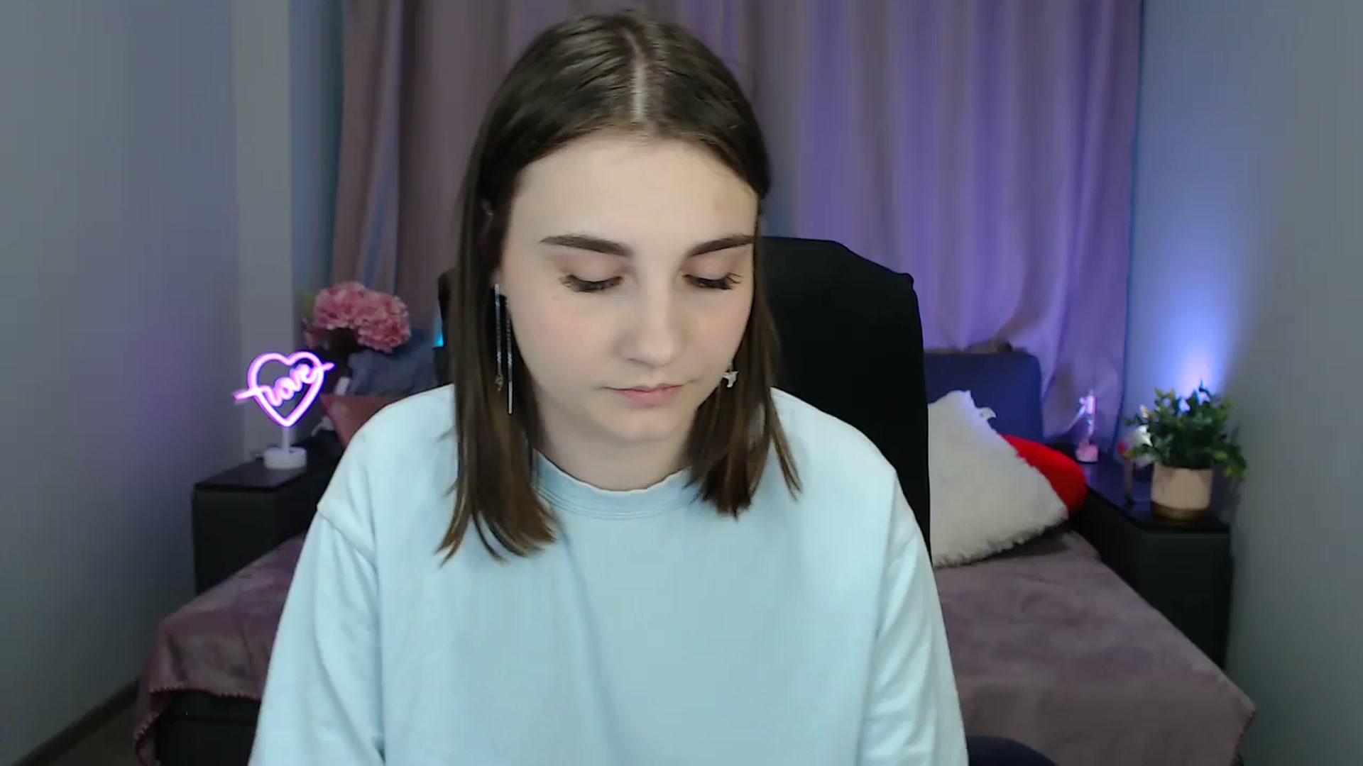 Gallery image thumbnail from LaneyGrey's myfreecams stream on, 08/19/2025, 11:06 image 1 of 20