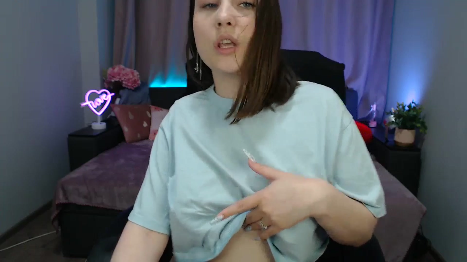 Gallery image thumbnail from LaneyGrey's myfreecams stream on, 08/19/2025, 11:06 image 7 of 20