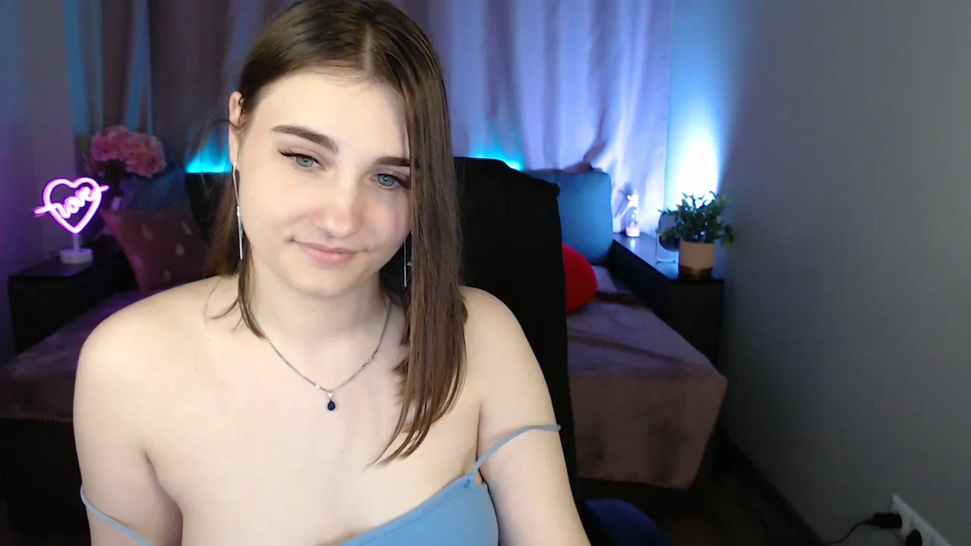 Gallery image thumbnail from LaneyGrey's myfreecams stream on, 08/23/2025, 13:09 image 12 of 20