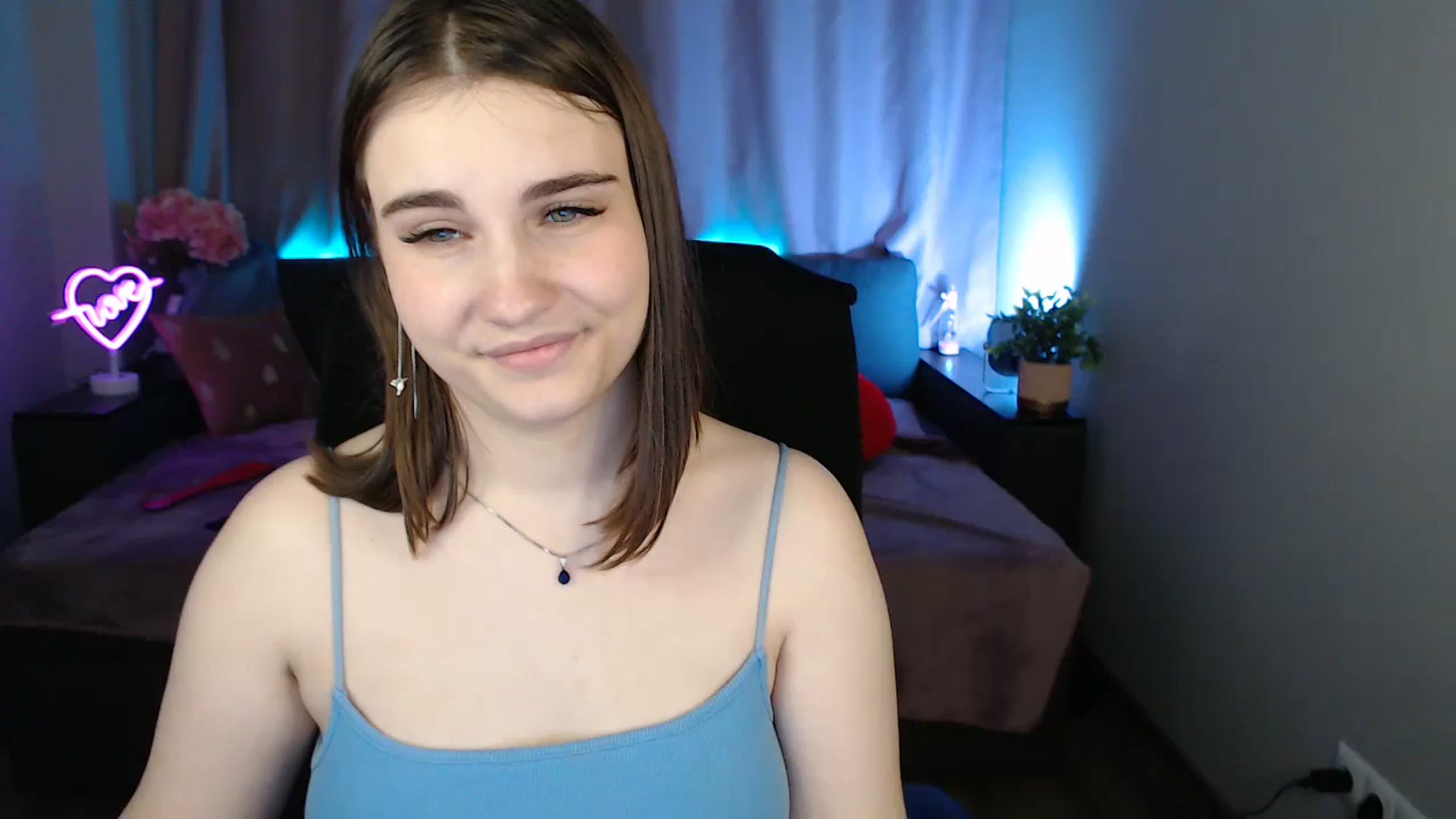 Gallery image thumbnail from LaneyGrey's myfreecams stream on, 08/23/2025, 13:09 image 18 of 20
