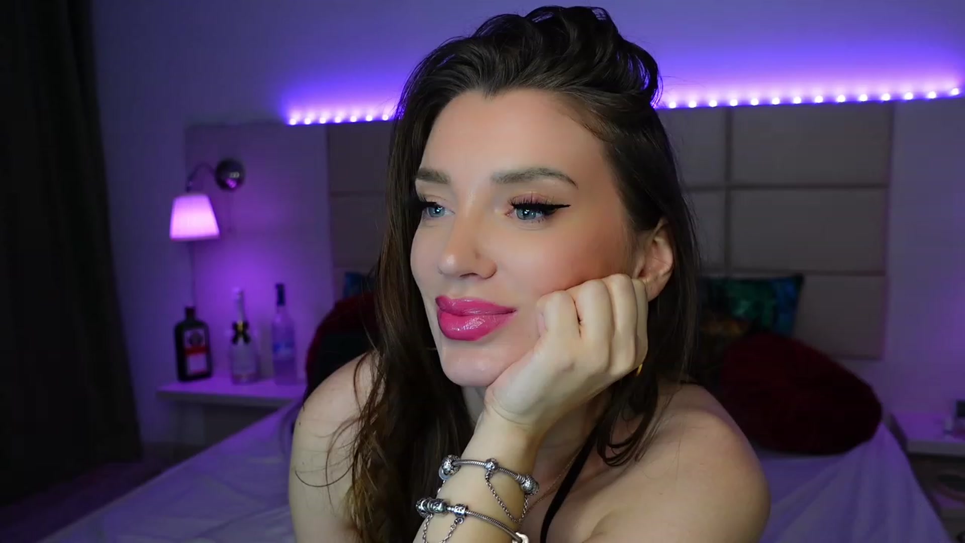 Gallery image thumbnail from LaniaJ's myfreecams stream on, 01/16/2023, 24:57 image 18 of 20