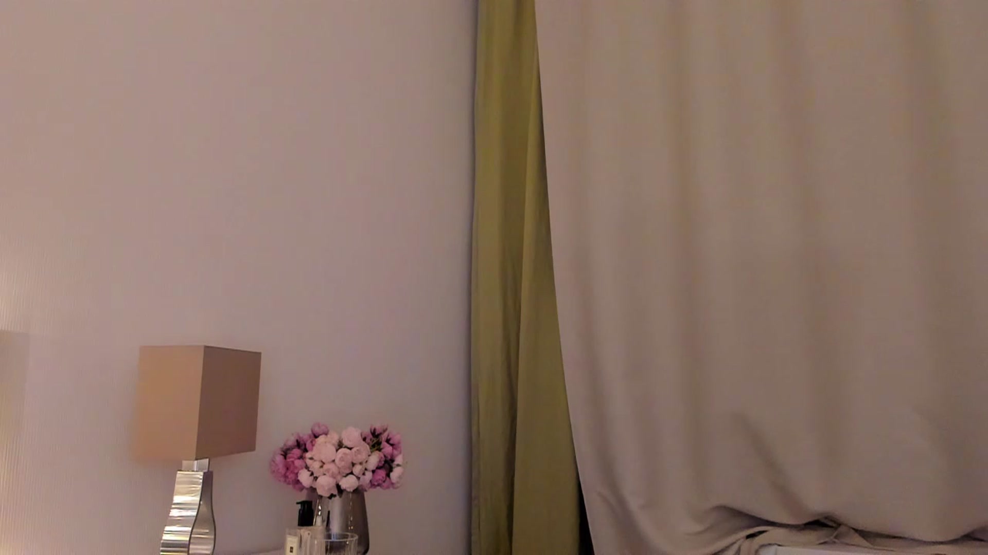 Gallery image thumbnail from Lanie__Love's myfreecams stream on, 12/19/2022, 19:51 image 16 of 20