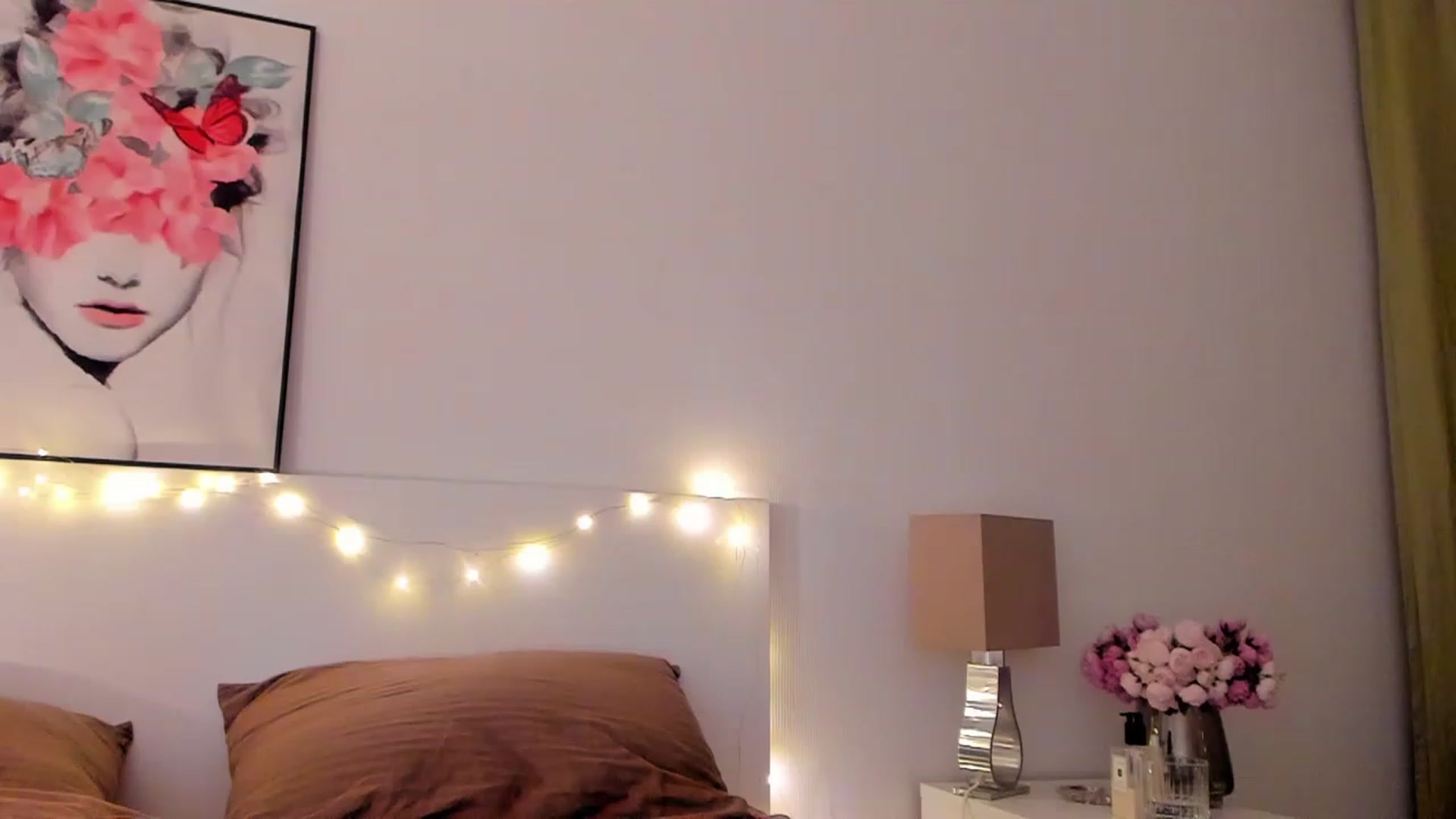 Gallery image thumbnail from Lanie__Love's myfreecams stream on, 12/19/2022, 19:51 image 2 of 20