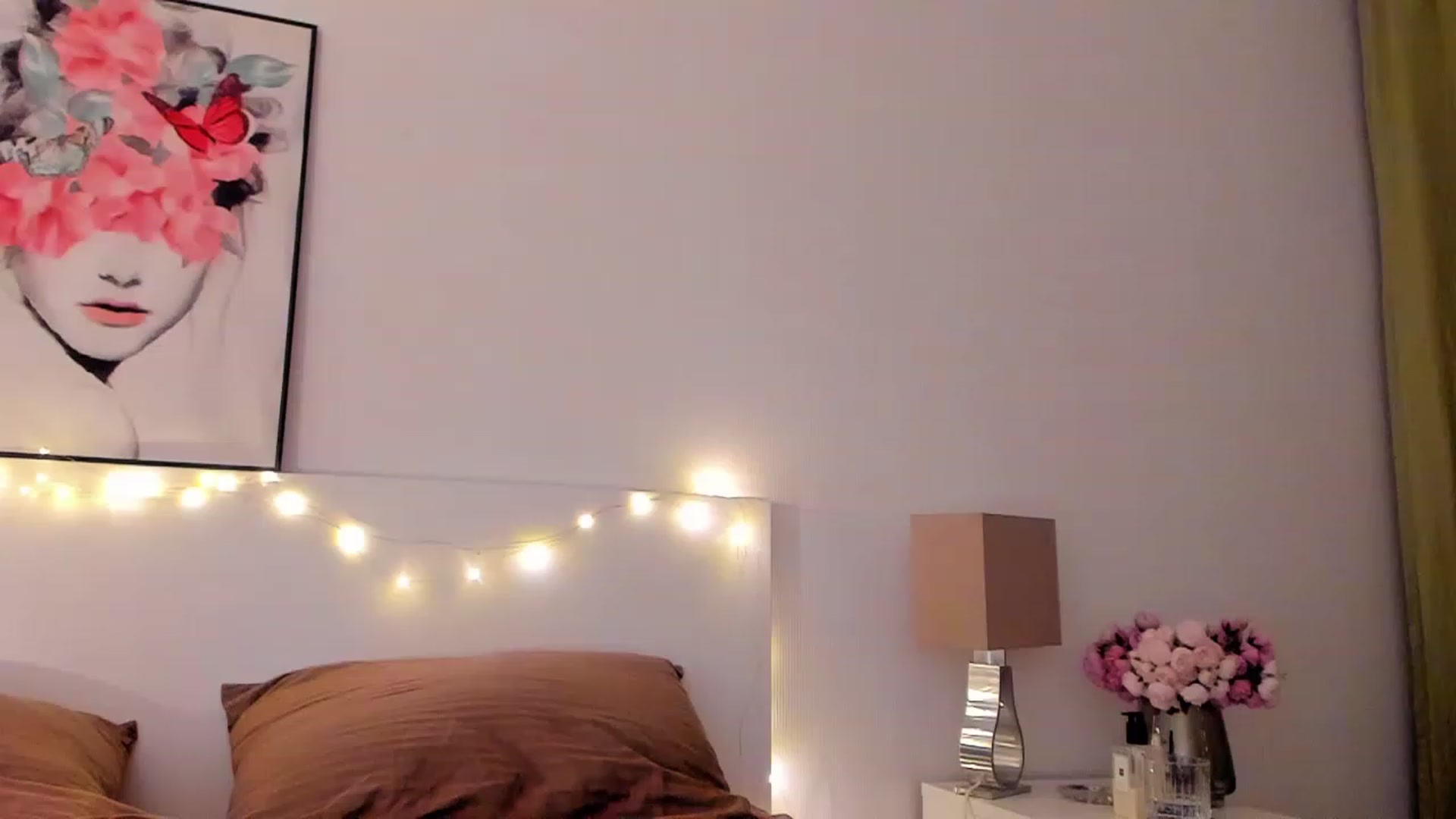 Gallery image thumbnail from Lanie__Love's myfreecams stream on, 12/19/2022, 19:51 image 1 of 20