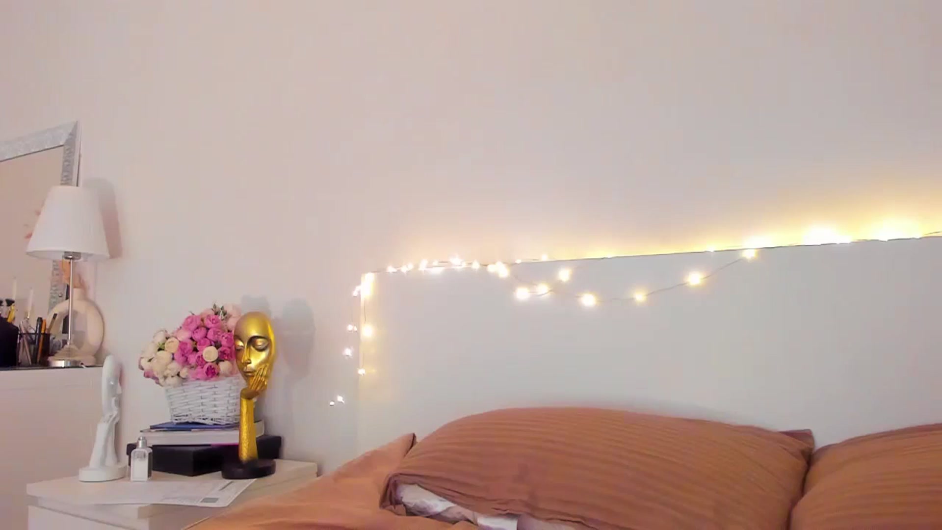 Gallery image thumbnail from Lanie__Love's myfreecams stream on, 12/31/2023, 20:16 image 16 of 20