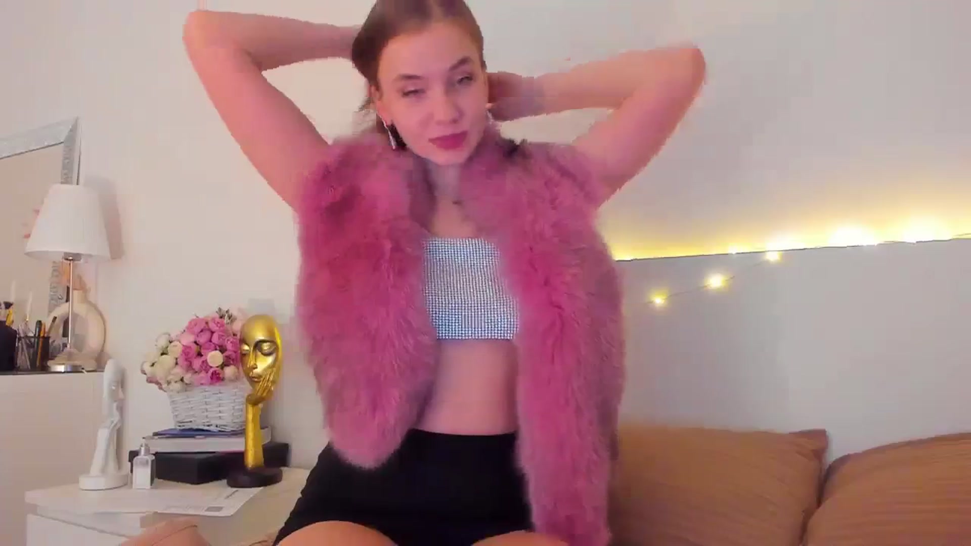 Gallery image thumbnail from Lanie__Love's myfreecams stream on, 12/31/2023, 20:16 image 17 of 20