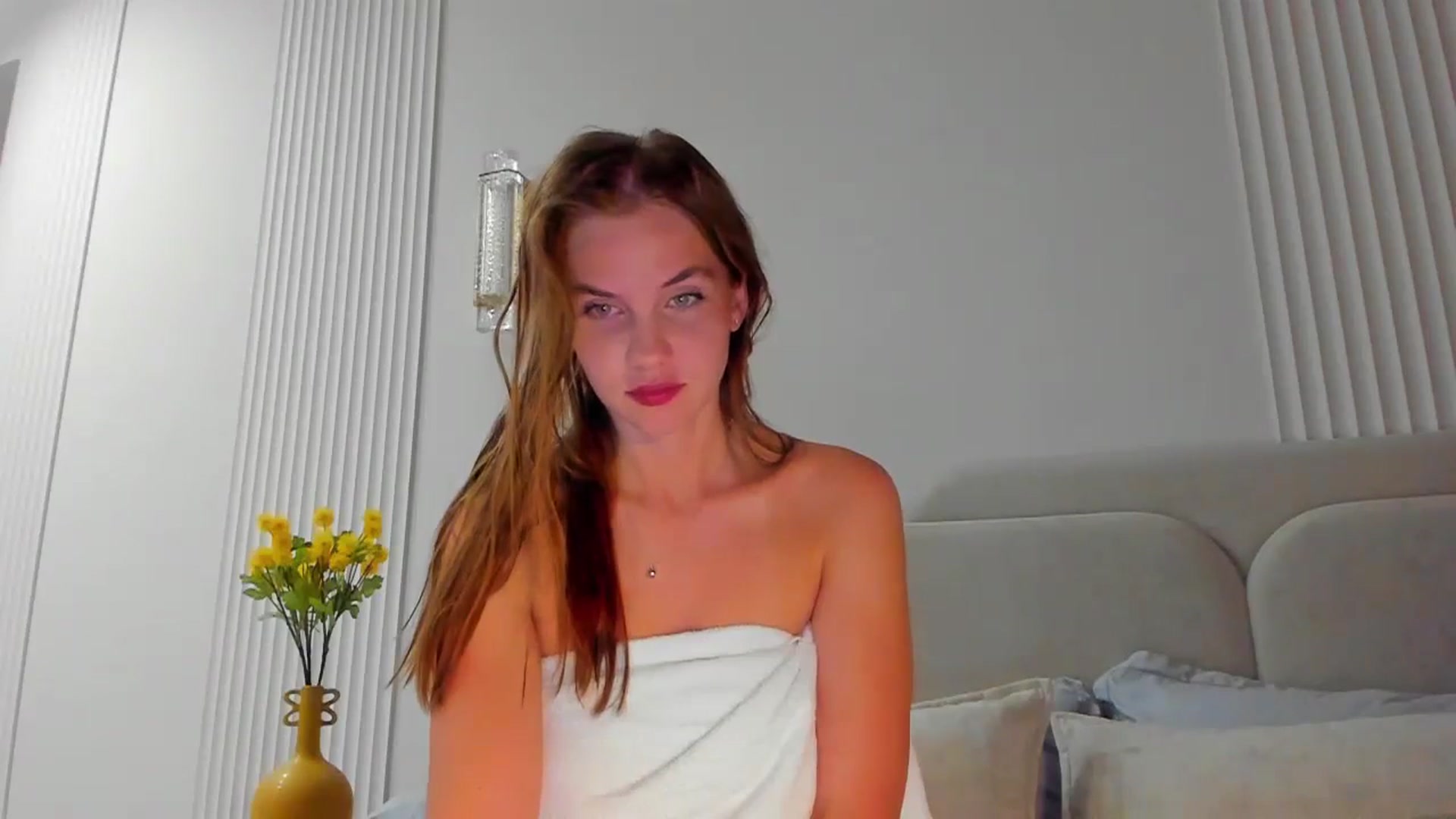 Gallery image thumbnail from Lanie__Love's myfreecams stream on, 05/17/2024, 16:37 image 4 of 20