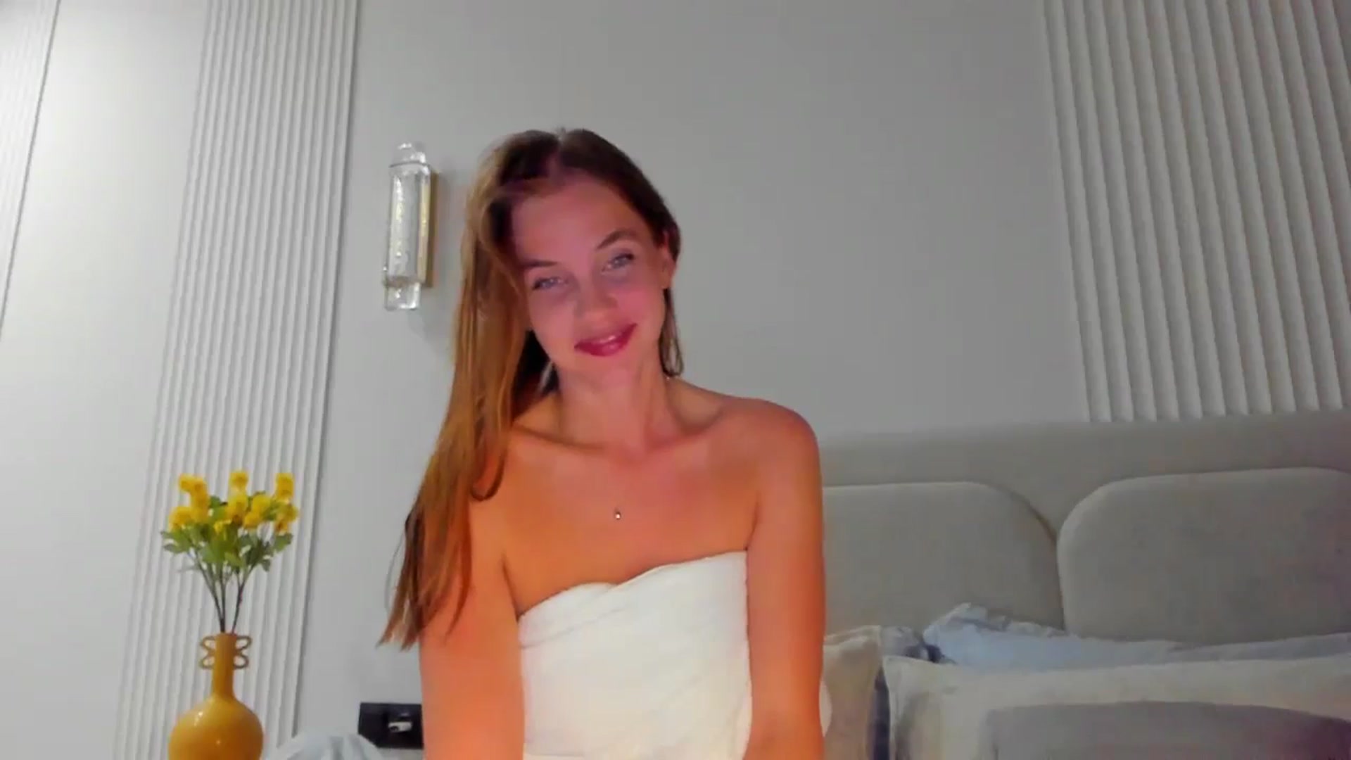 Gallery image thumbnail from Lanie__Love's myfreecams stream on, 05/17/2024, 16:37 image 19 of 20