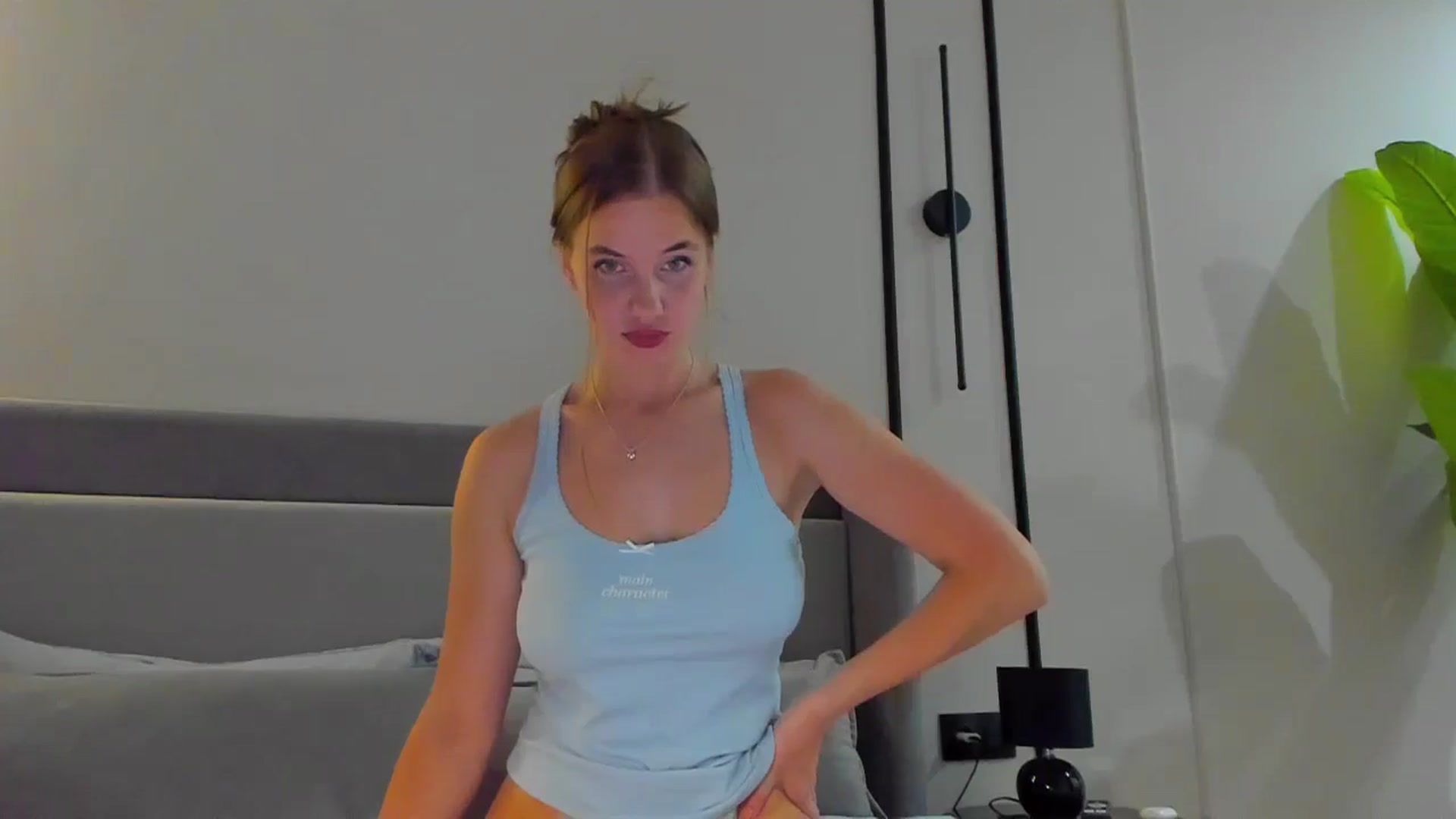 Gallery image thumbnail from Lanie__Love's myfreecams stream on, 05/20/2024, 19:11 image 16 of 20
