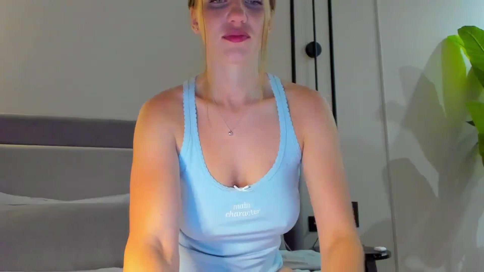 Gallery image thumbnail from Lanie__Love's myfreecams stream on, 05/20/2024, 19:11 image 14 of 20